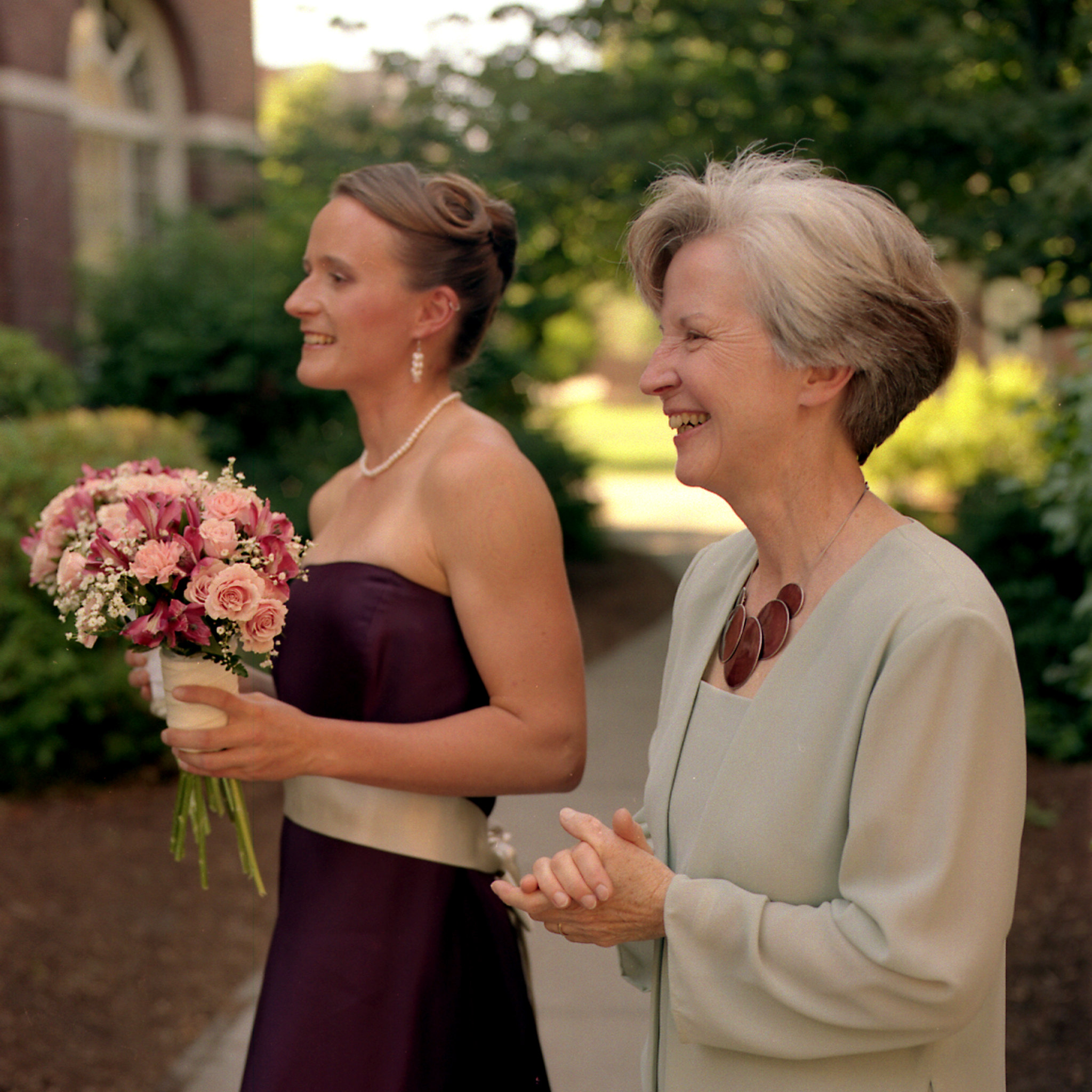 An older woman standing beside a woman with a bouquet | Source: flickr.com/mkromer