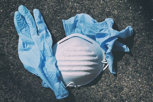 Guantes y mascarilla. │ Foto:Pixabay