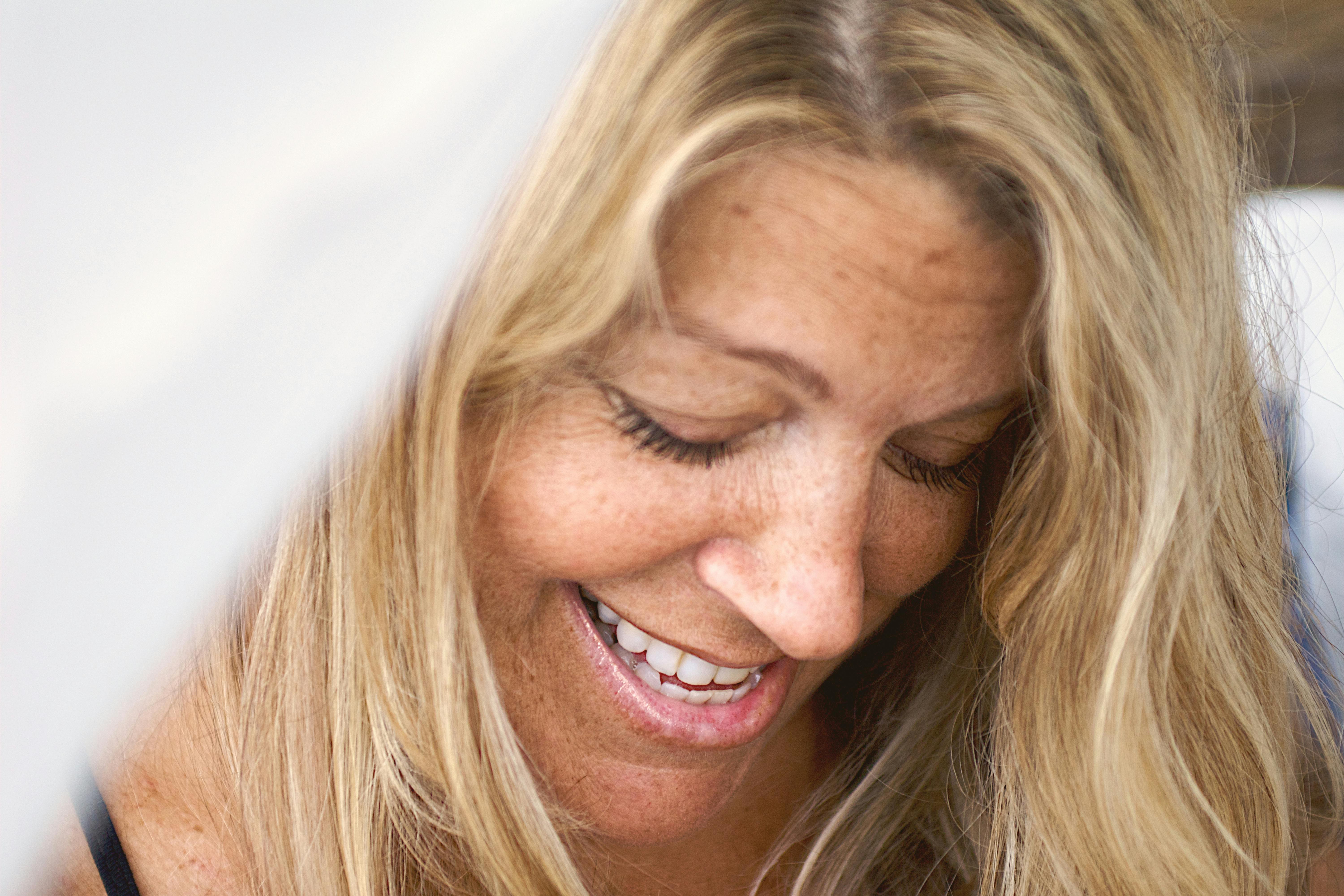 A happy woman looking down | Source: Pexels