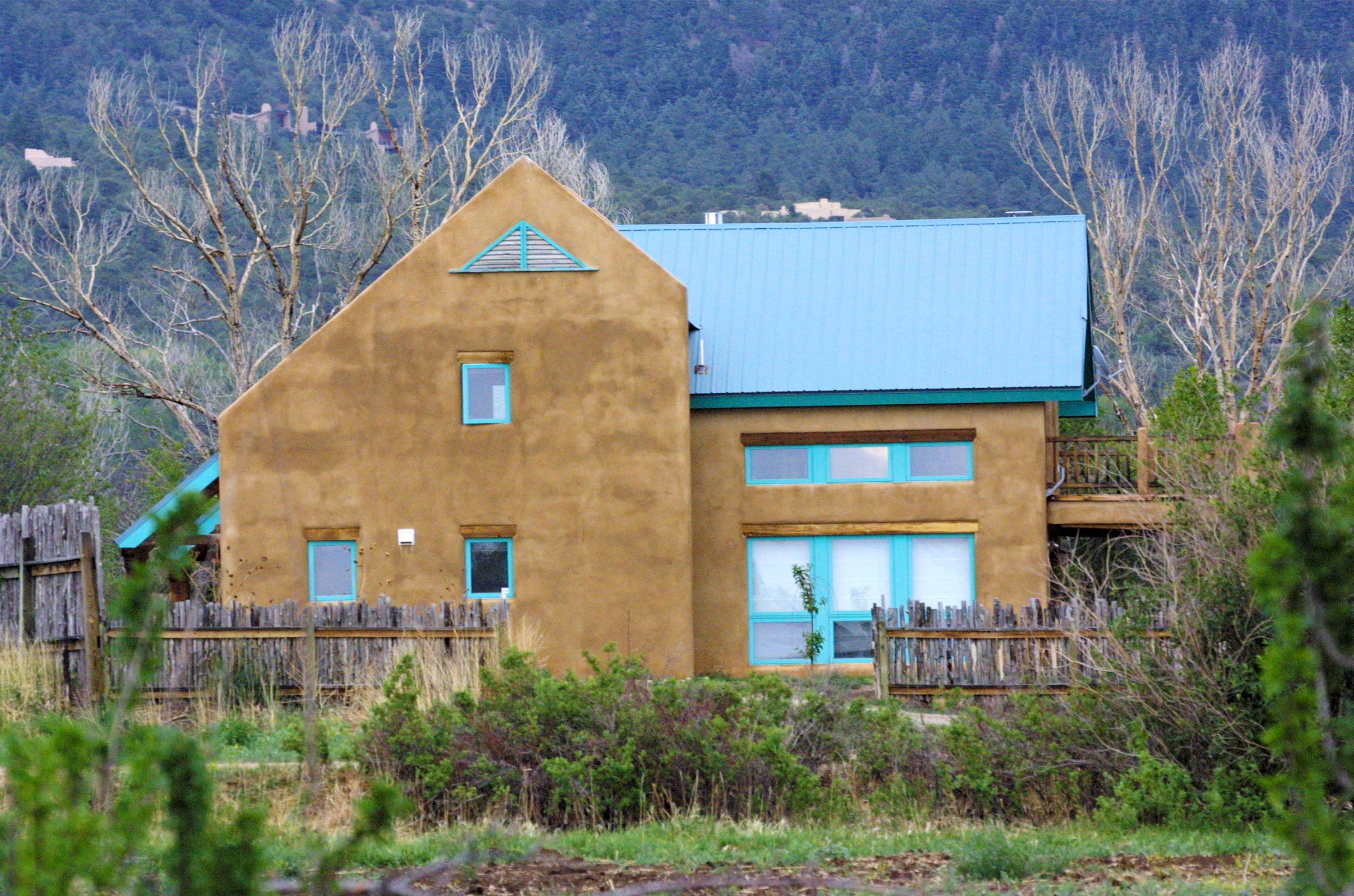 Julia Roberts' Taos, New Mexico ranch home seen on July 4, 2002. | Source: Getty Images