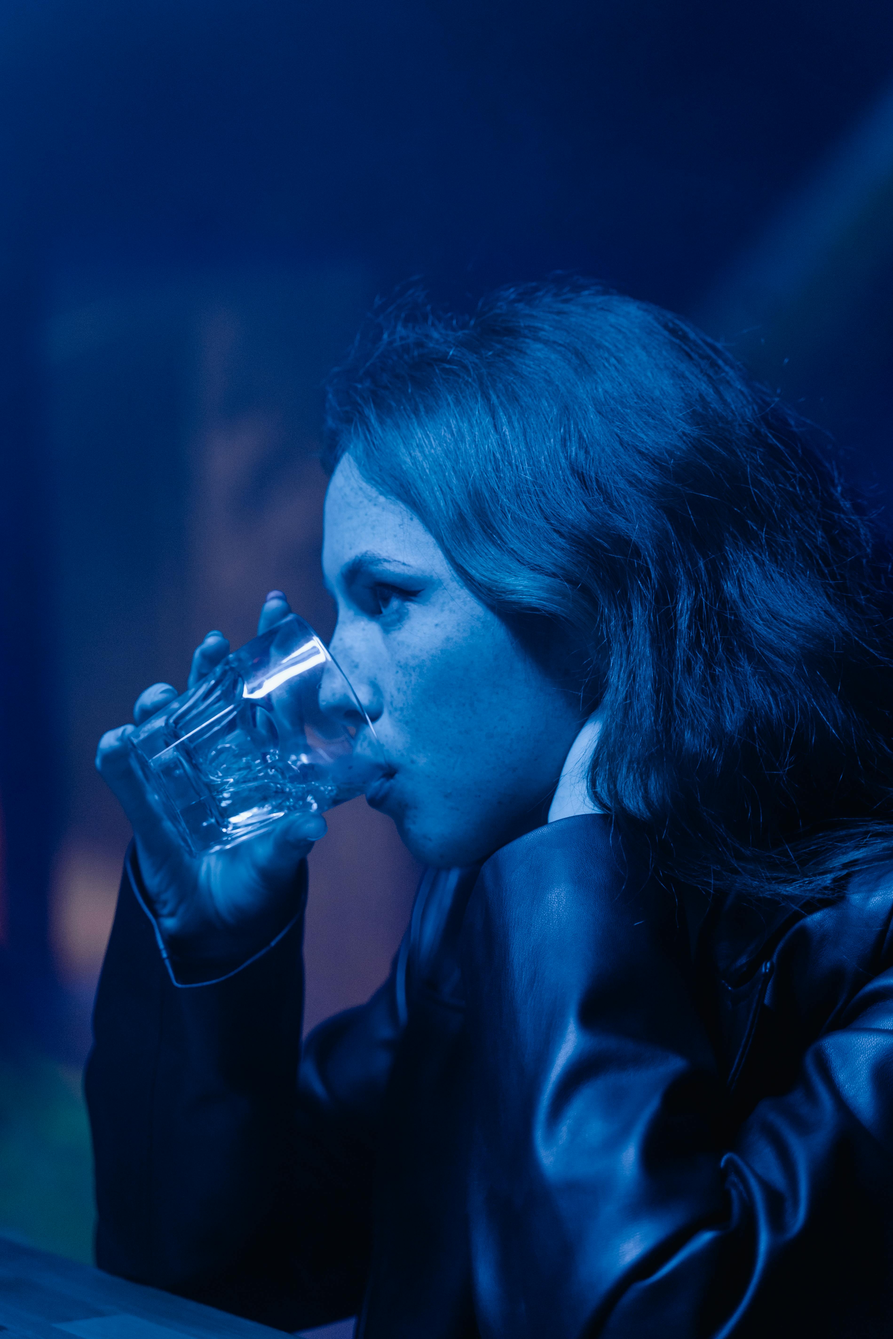 Giving up alcohol may help improve hydration, energy levels, and mental clarity. | Source: Pexels