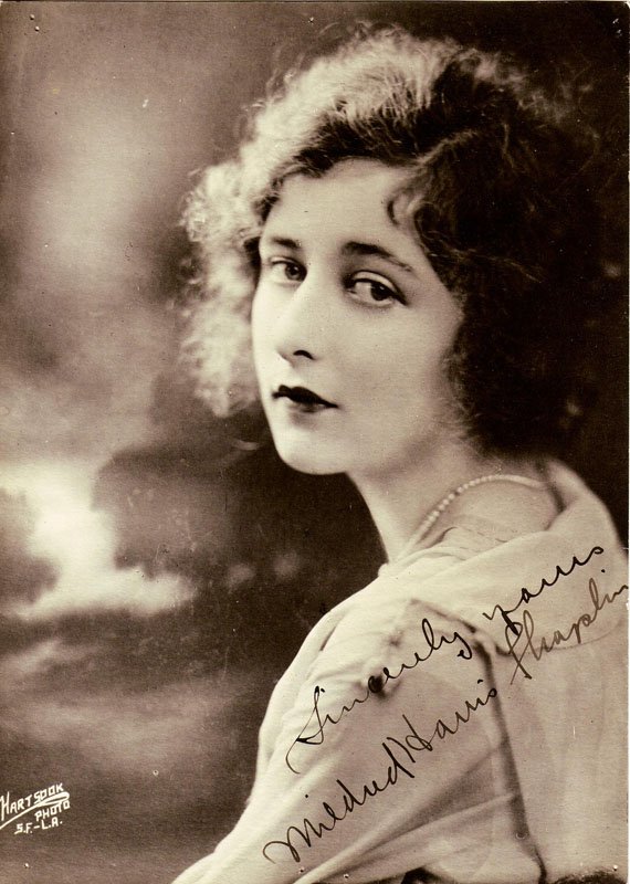 Mildred Harris ca 1918 - 1920. | Photo: Wikimedia Commons Images, Public Domain, 