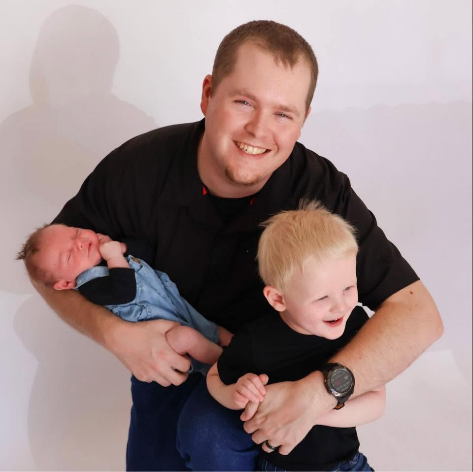 Jeromy Smith leaves behind two young sons, including a baby who was only four months old. His family said he was an "incredible husband" and "amazing father" as they began raising support for Lauren and the boys. | Source: Facebook/Kelly Bakken Smith
