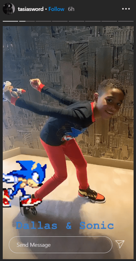 Fantasia Barrino's son, Dallas bending his back mimicking the famous animated character "Super Sonic." | Photo: instagram.com/tasiasword