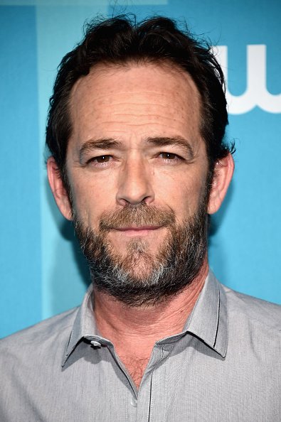 Luke Perry assiste à la CW Upfront 2017 le 18 mai 2017 à New York. | Photo : Getty Images
