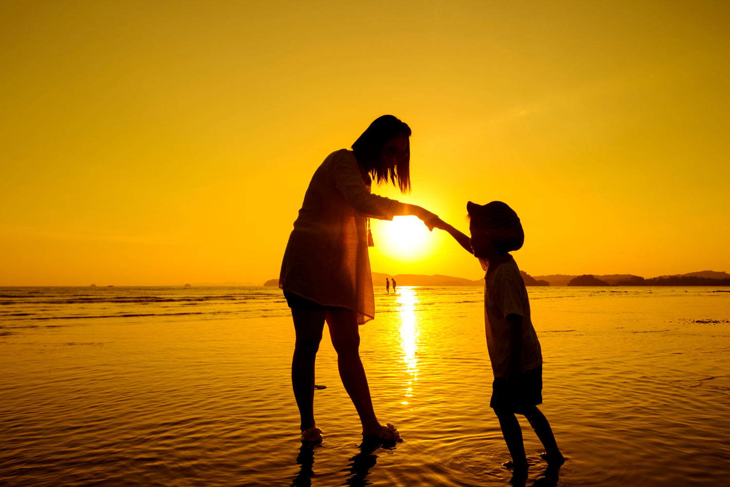 A mother and son on the beach at sunset | Source: Freepik