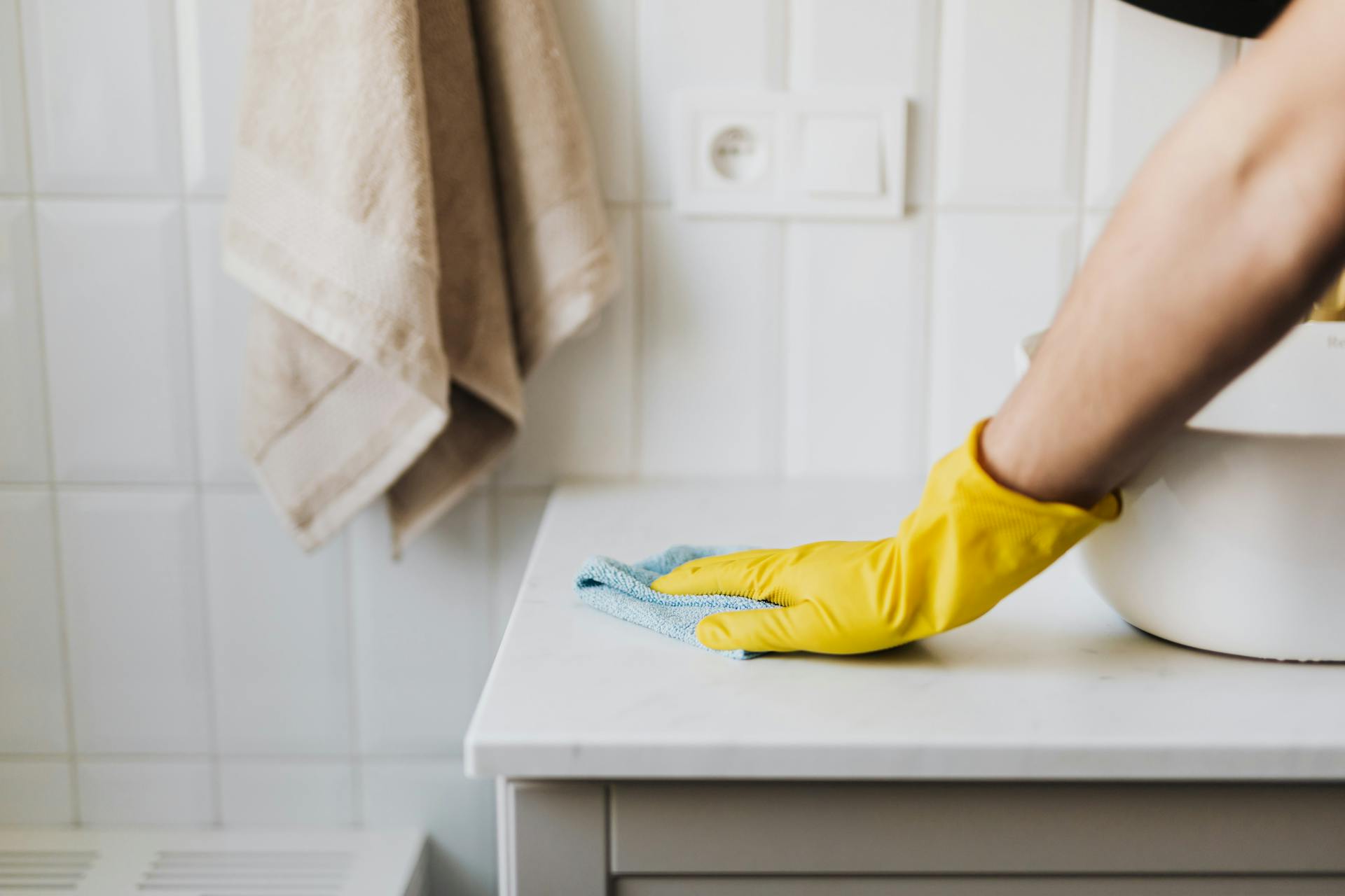 Close-up of a person cleaning | Source: Pexels