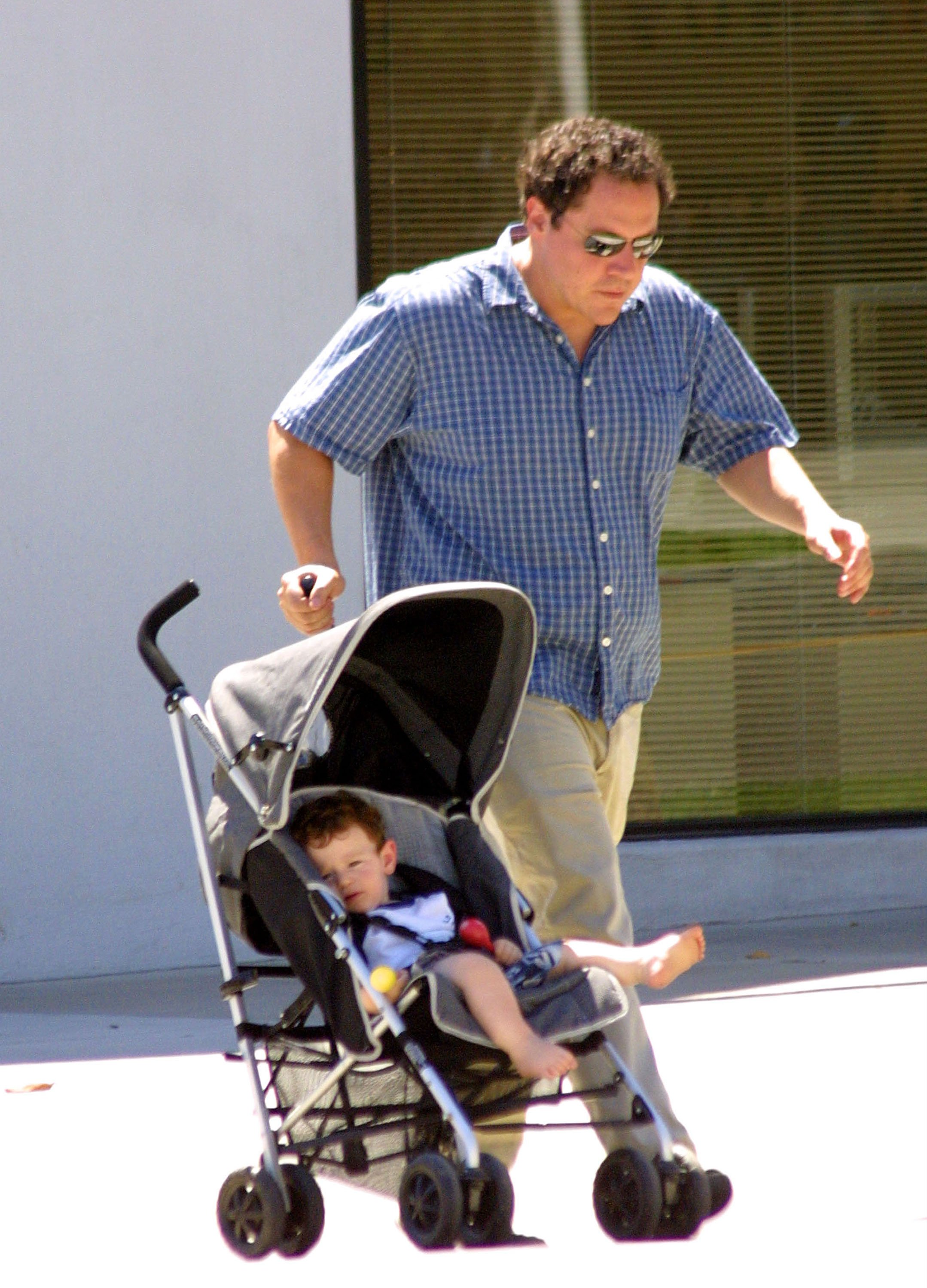 Jon Favreau with Max in Santa Monica, California on July 23, 2002 |  Source: Getty Images
