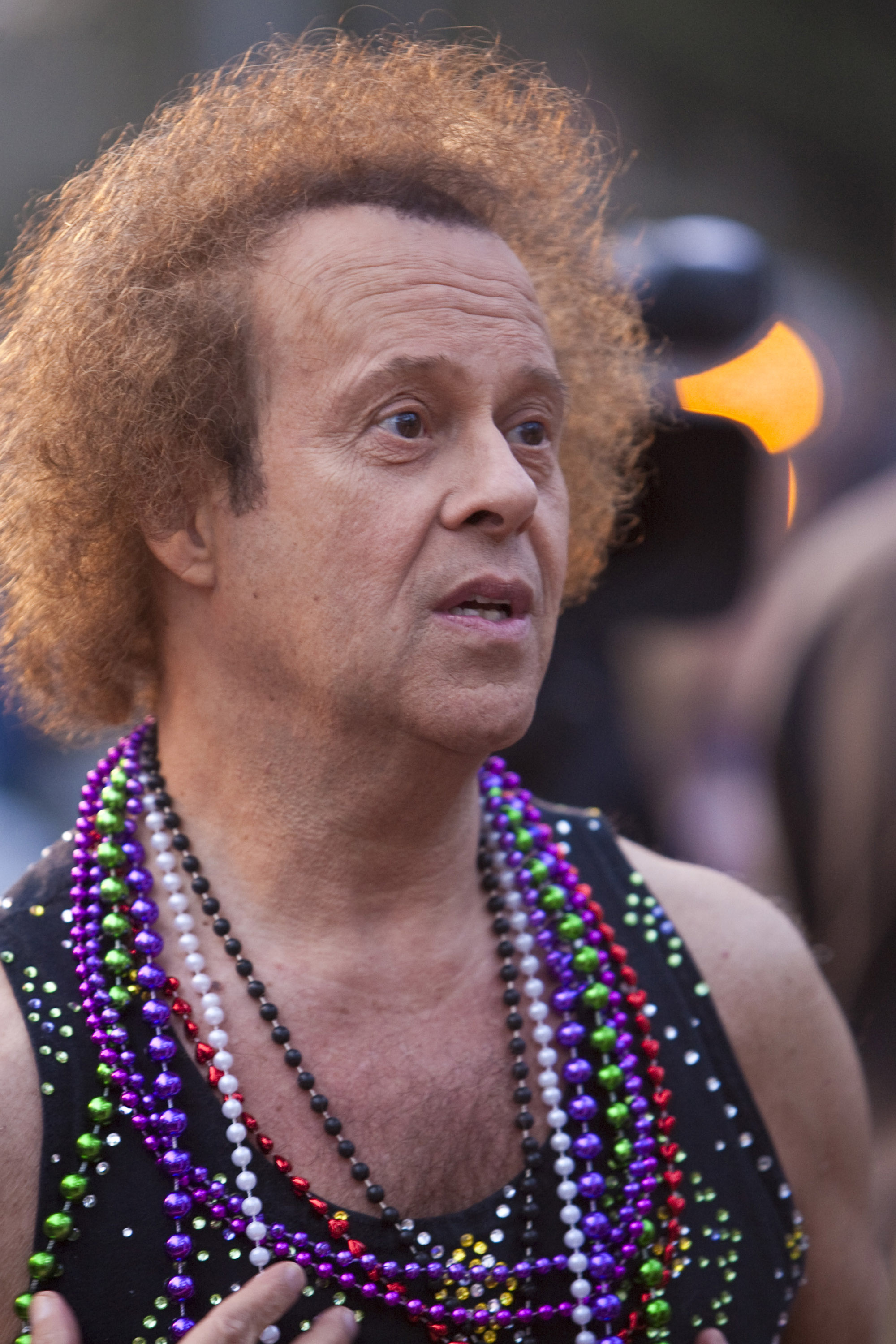 Richard Simmons observes the 2009 Krewe of Orpheus Parade in New Orleans, Louisiana on February 23, 2009 | Source: Getty Images