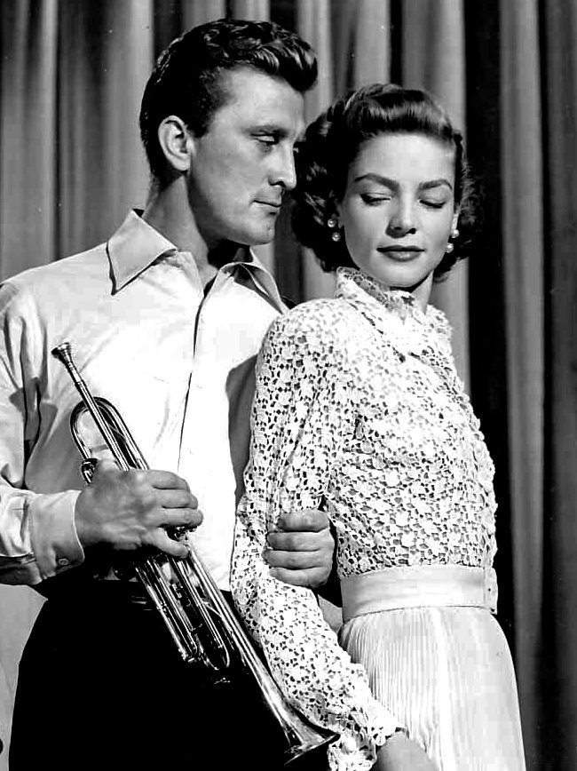 Douglas and Lauren Bacall in Young Man with a Horn | Photo: Wikimedia Commons Images