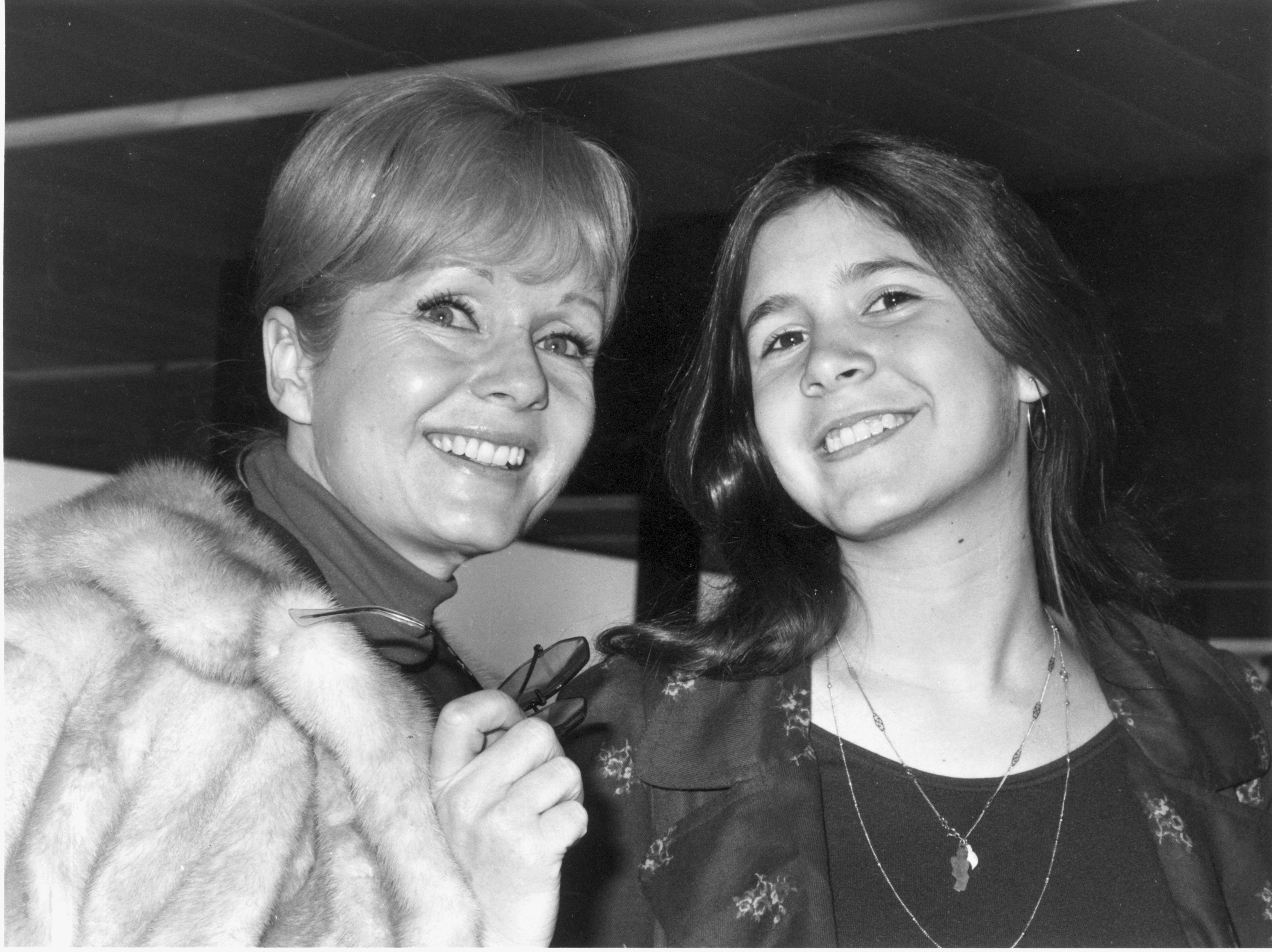 Debbie Reynolds with her daughter Carrie Fisher on February 12, 1972 | Source: Getty Images