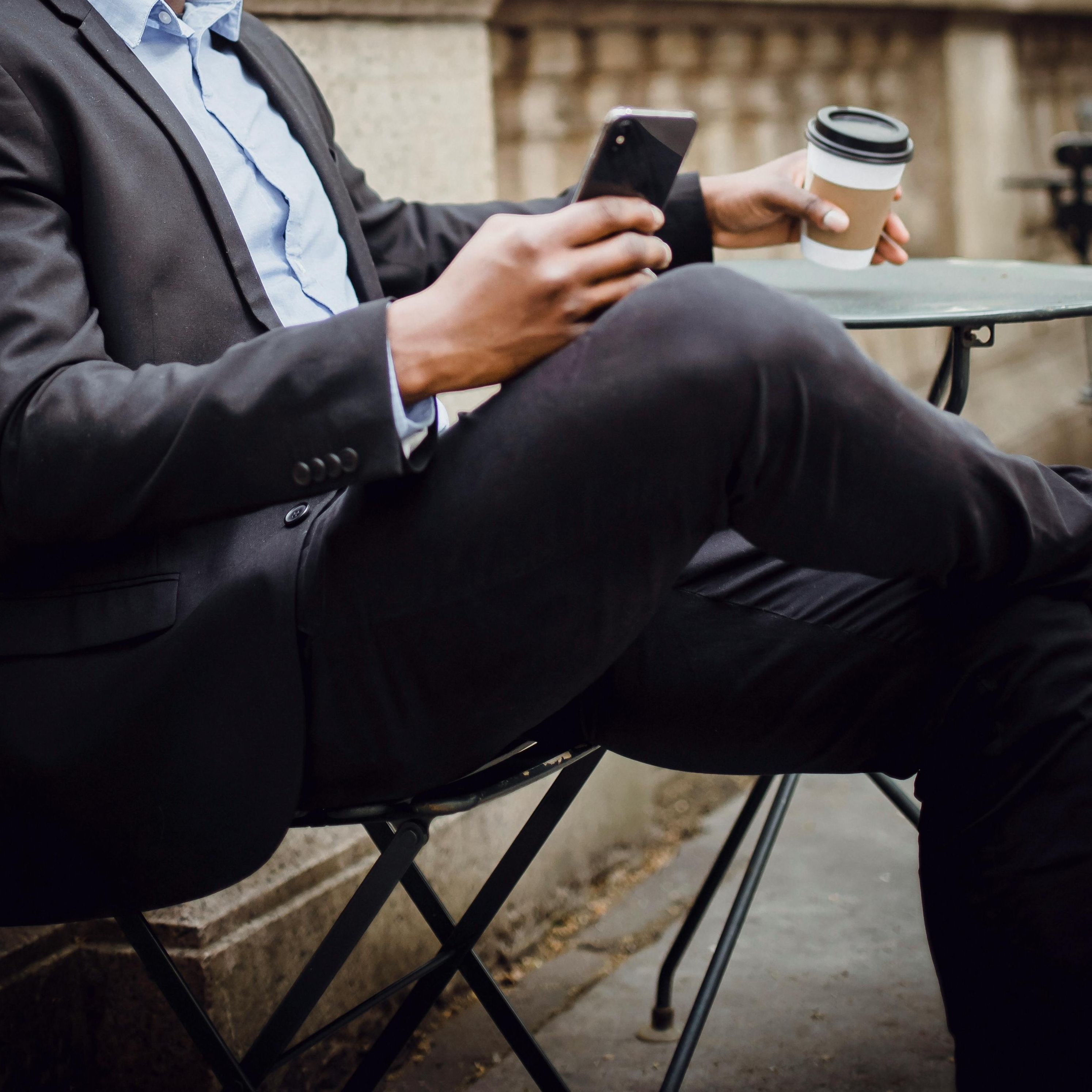 The rude man from the bus seated at a café table | Source: Pexels