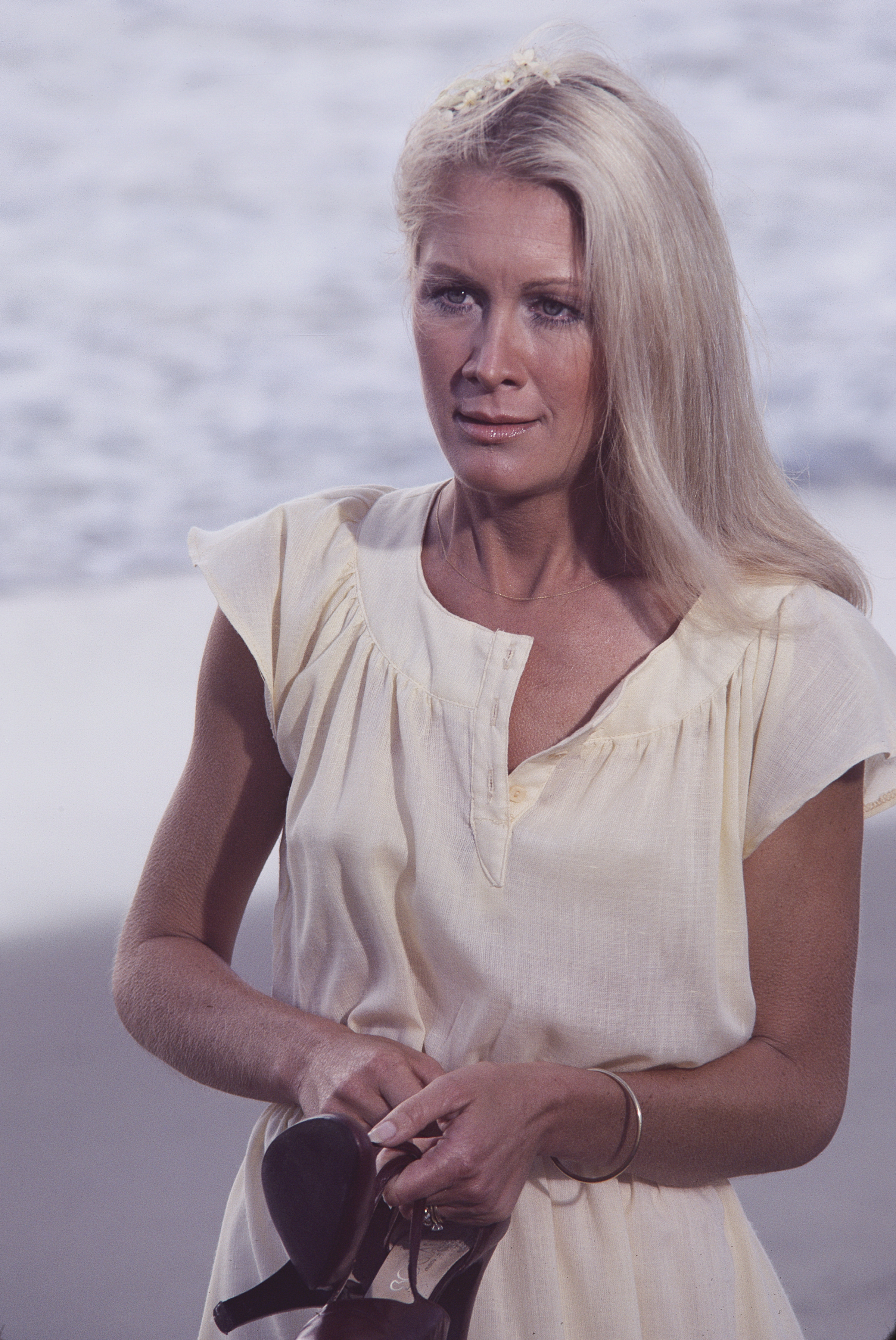 Joan Van Ark in the set of "Knots Landing," 1979 | Source: Getty Images