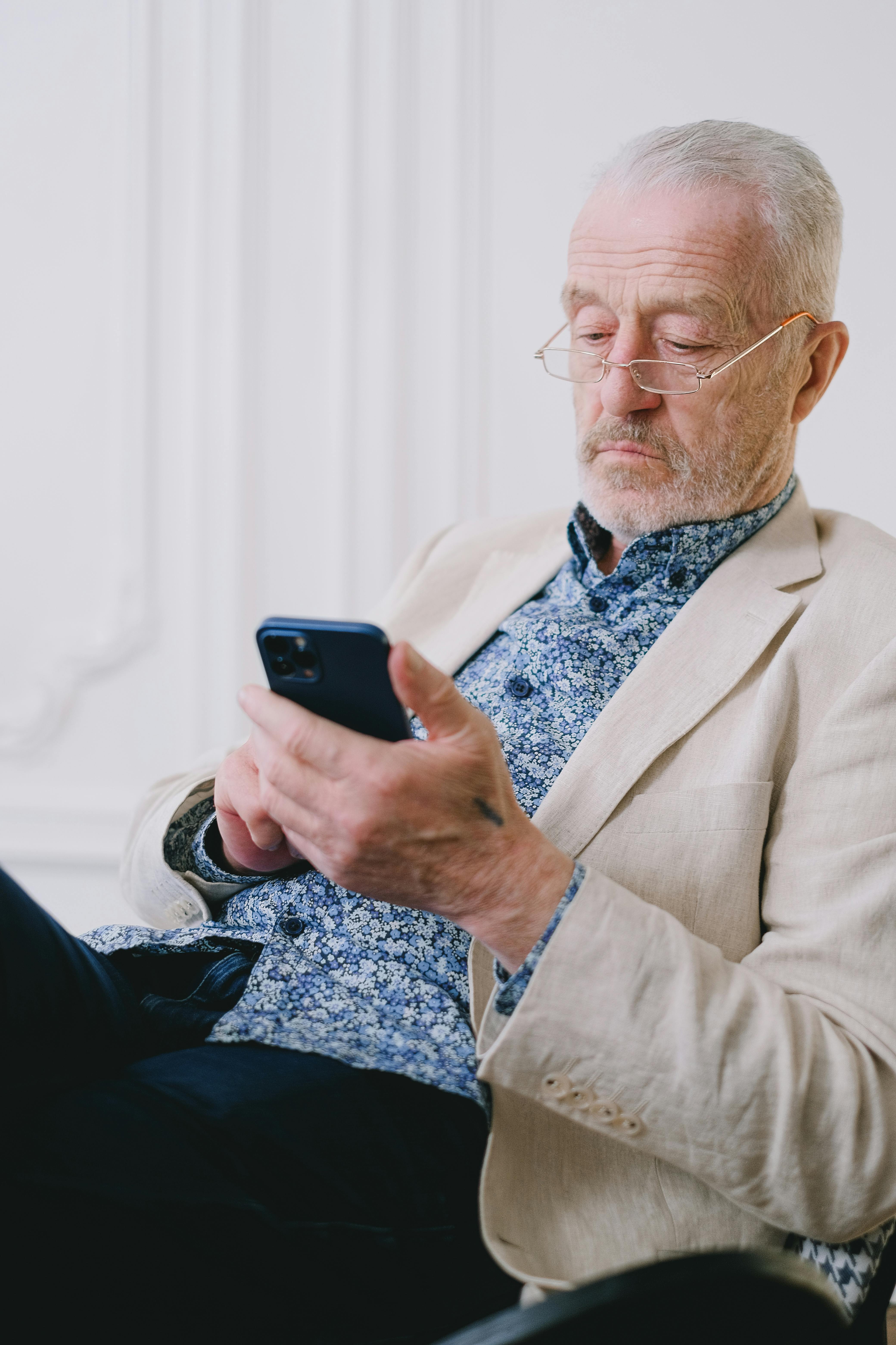 A man looking at his phone | Source: Pexels