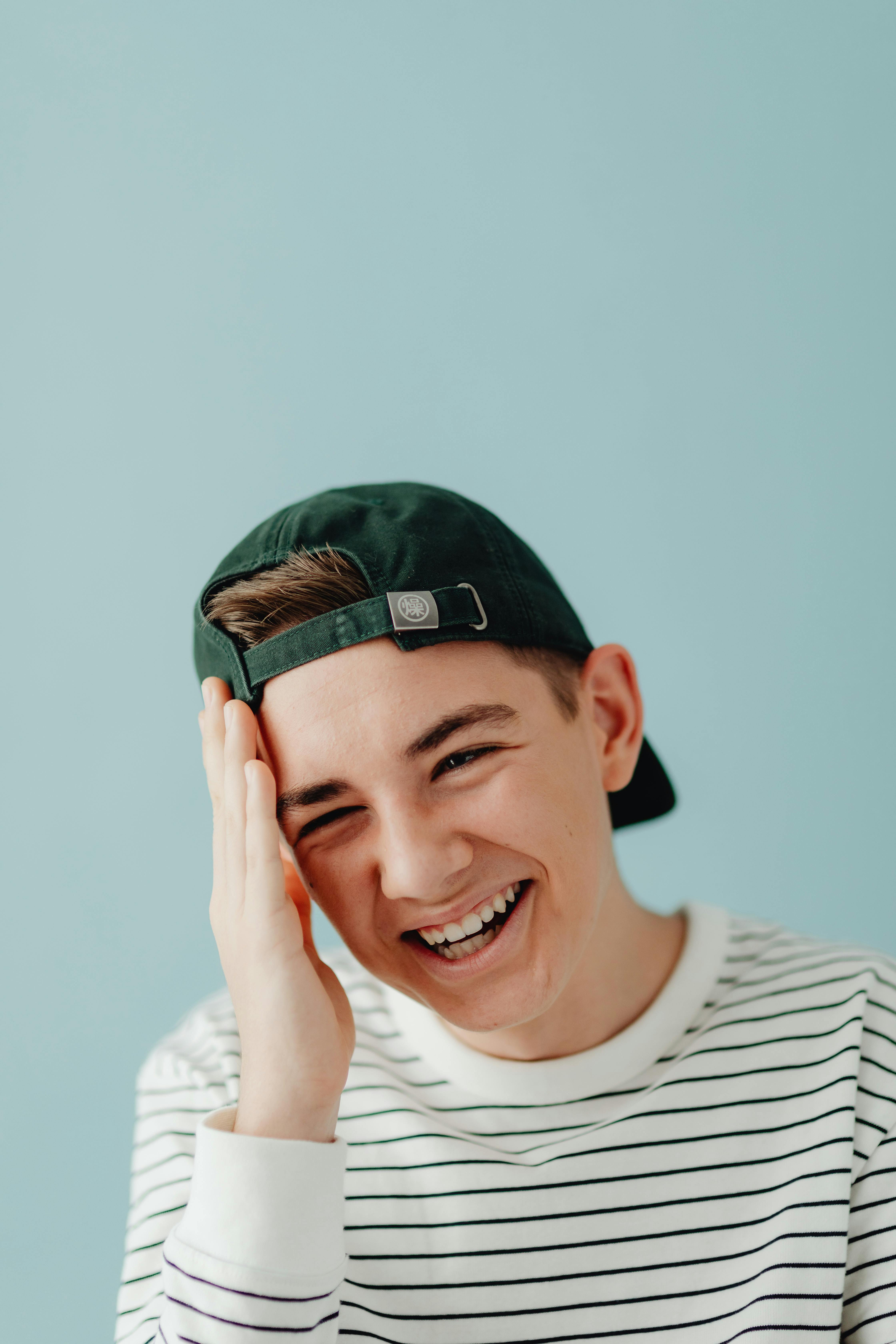 A teenage boy laughing | Source: Pexels