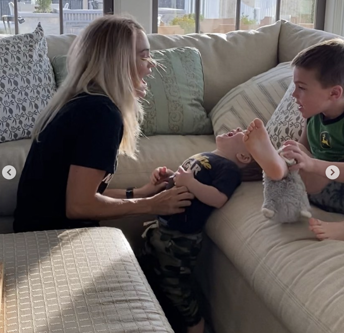 Carrie Underwood playing with Jacob and Isaiah Fisher, dated May 2020 | Source: Instagram/carrieunderwood