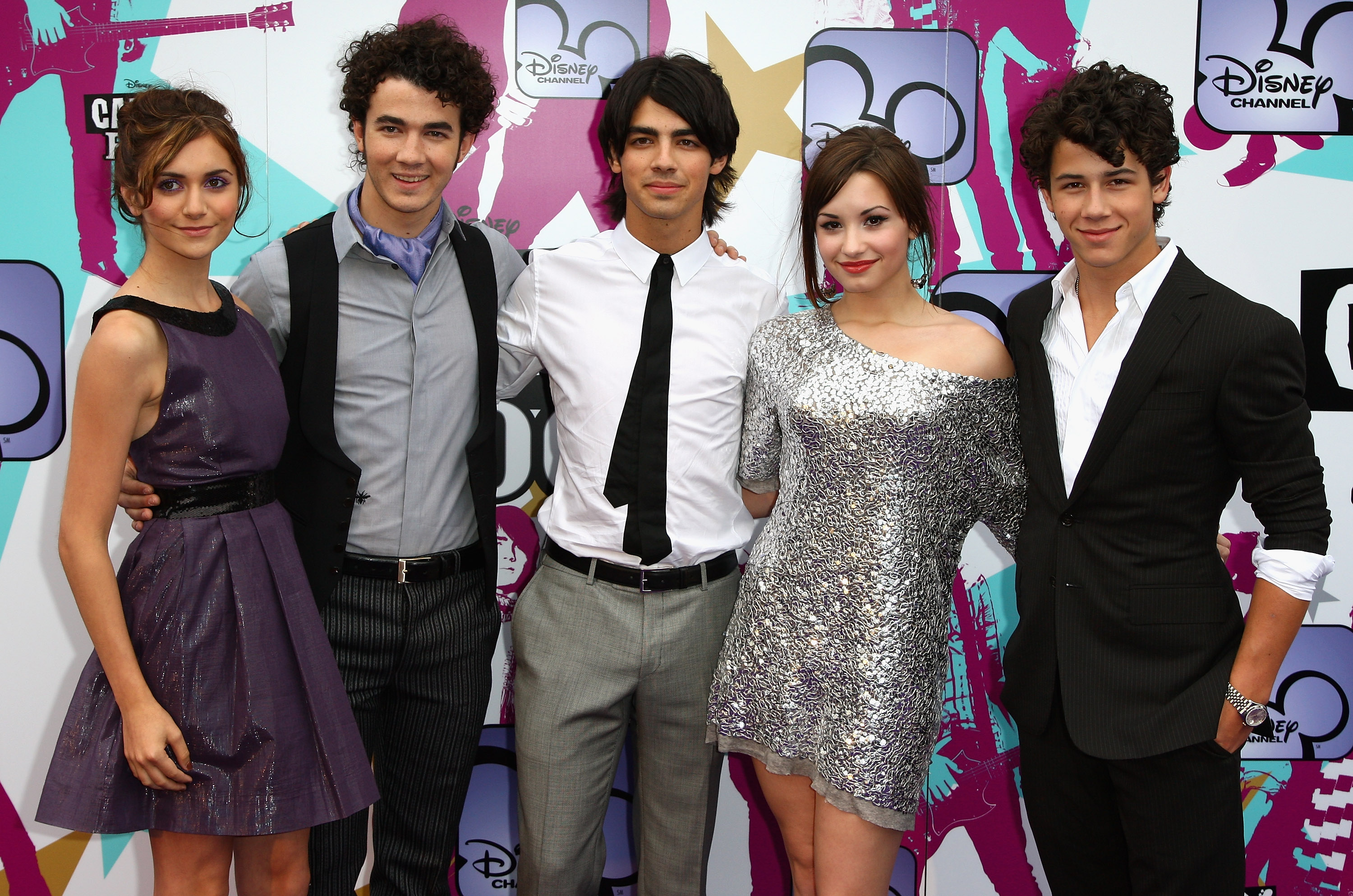 Alyson Stoner, Kevin Jonas, Joe Jonas, Demi Lovato, and Nick Jonas arrive at the European TV premiere of “Camp Rock” at The Royal Festival Hall on September 10, 2008, in London, England | Source: Getty Images