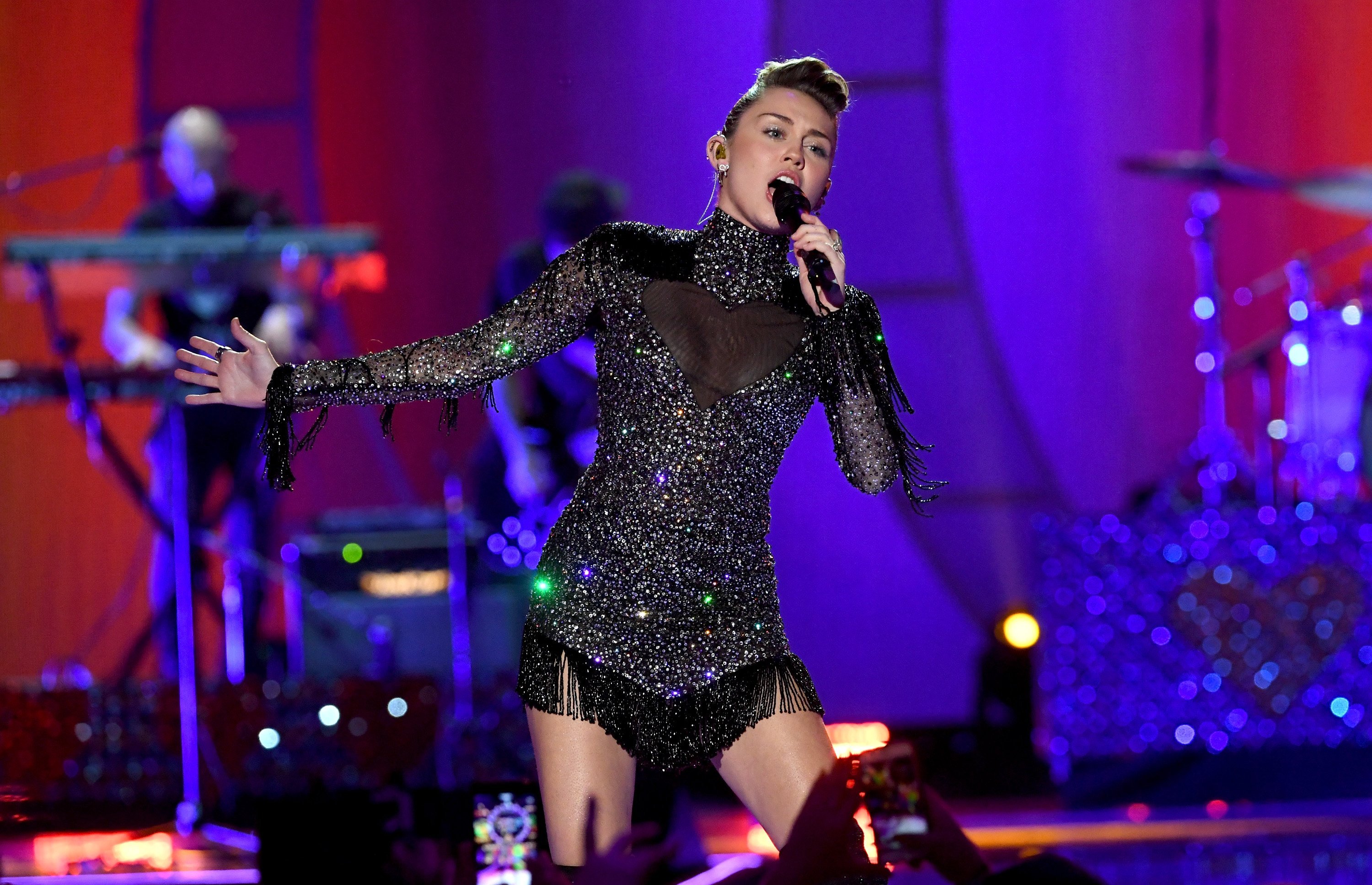 Miley Cyrus performs onstage during the 2017 iHeartRadio Music Festival at T-Mobile Arena on September 23, 2017, in Las Vegas, Nevada. | Source: Getty Images.