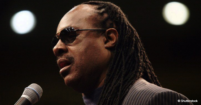 Stevie Wonder Has Impromptu Performance in LA Restaurant (Video)