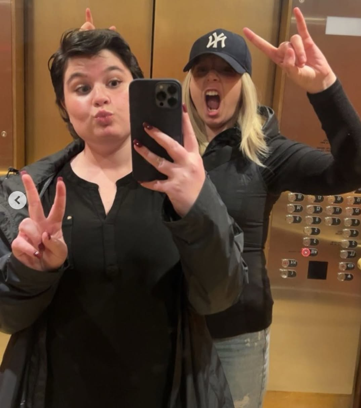 Cassie and Katelyn Harding, from a post dated November 8, 2023 | Source: Instagram/hardingsisters45