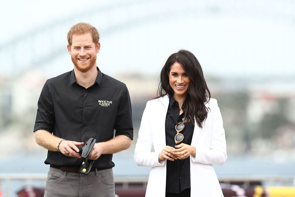 Prince Harry, Duke of Sussex and Meghan, Duchess of Sussex watch children control remote control cars during the JLR Drive Day at Cockatoo Island on October 20, 2018 | Photo: Getty Images