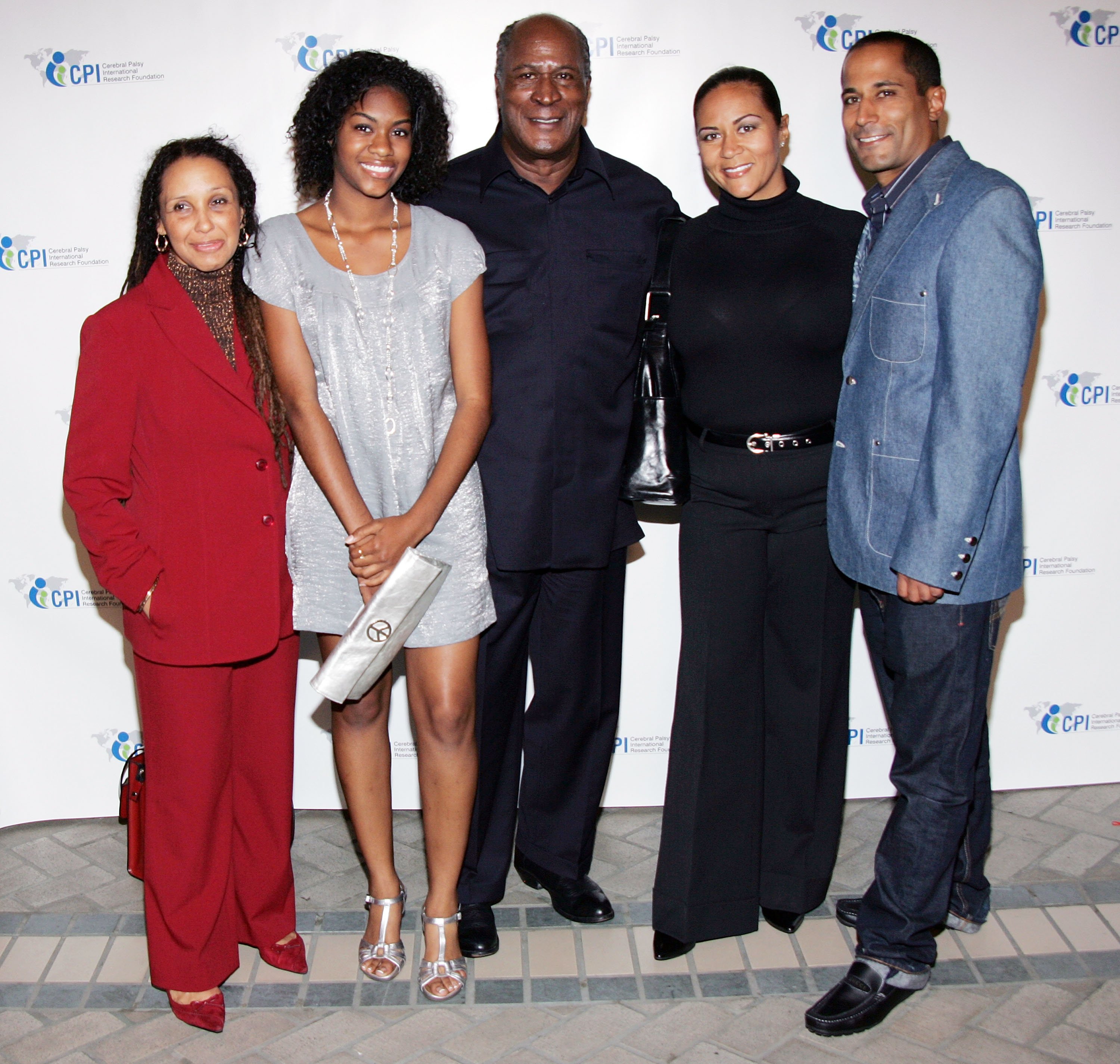John Amos, Shannon Amos, KC Amos and friends in Los Angeles on December 3, 2008. | Photo: Getty Images