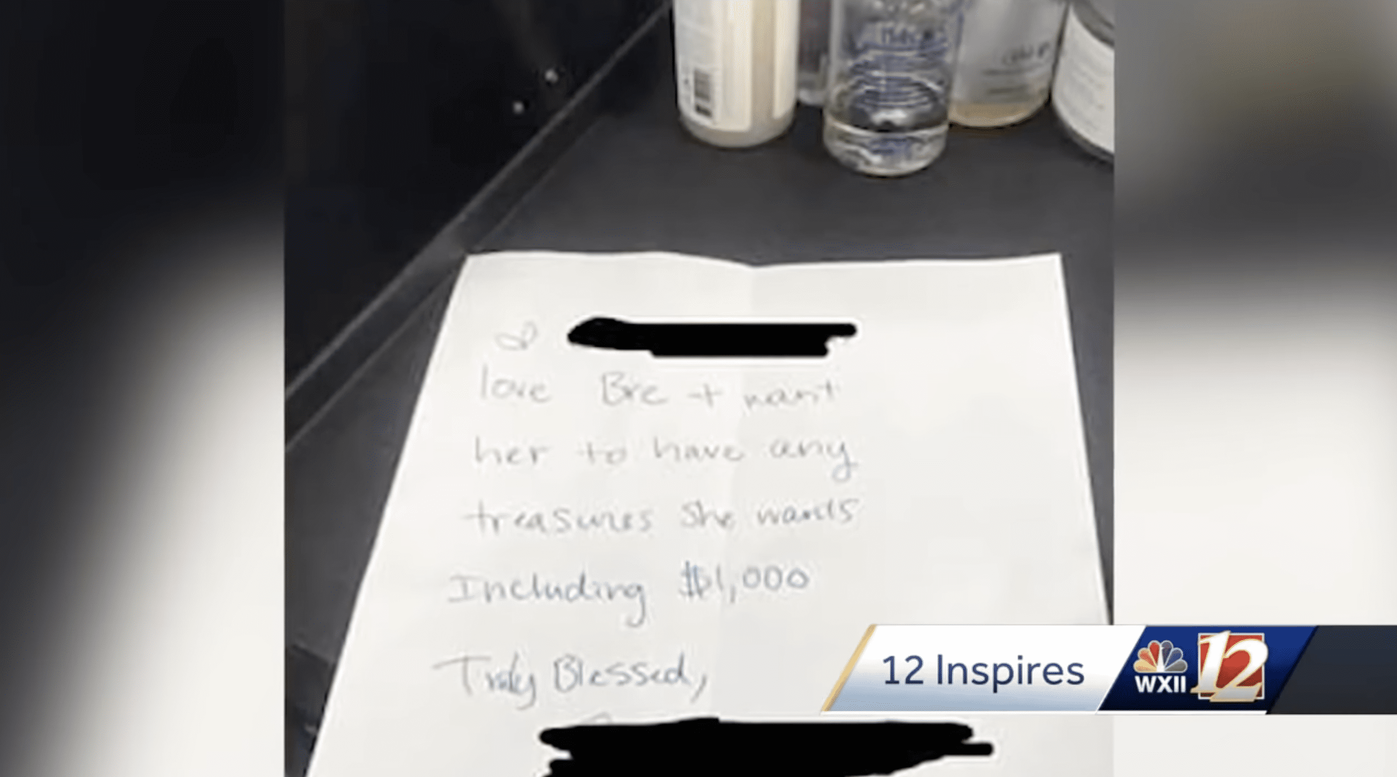 The client left Breanna a touching note. | Photo: youtube.com/wxii