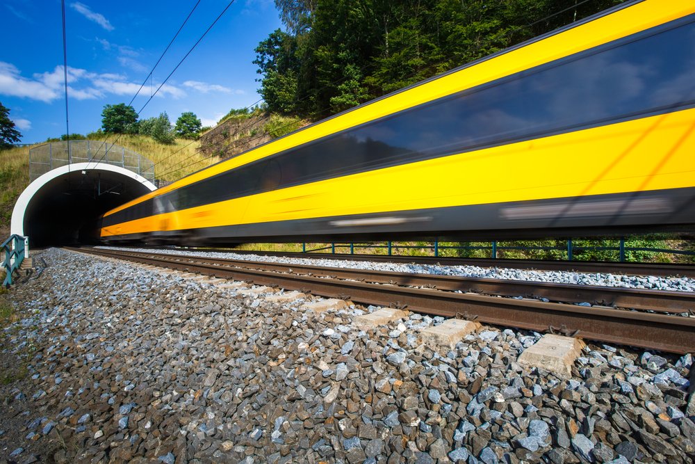 A photo of a fast train passing through a tunnel. | Photo: Shutterstock.
