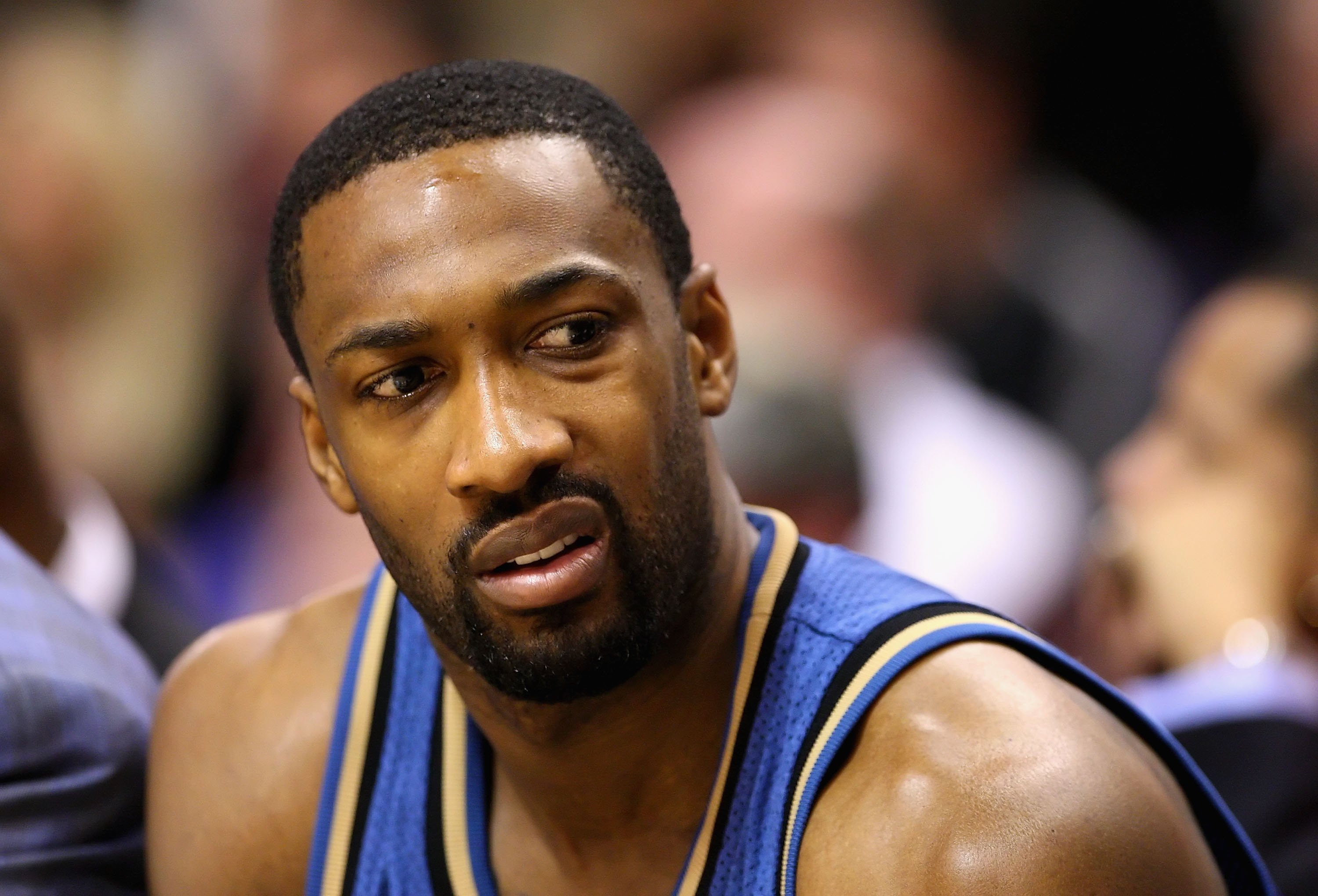 Gilbert Arenas sits on the bench during the NBA game against the Phoenix Suns at US Airways Center on December 19, 2009 in Phoenix, Arizona. | Photo: GettyImages
