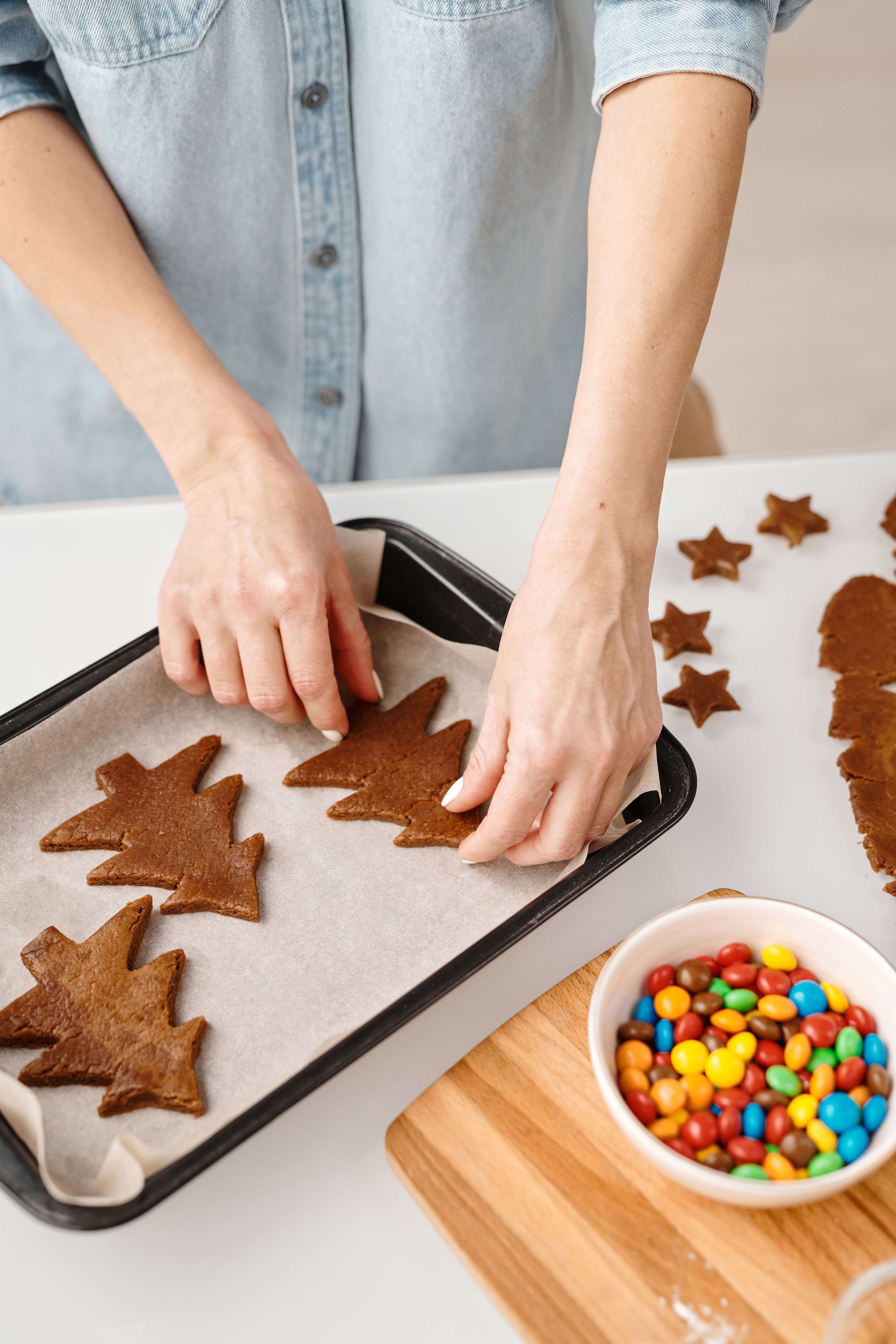 Victoria and Bertha were talking about Marco while making cookies. | Source: Pexels