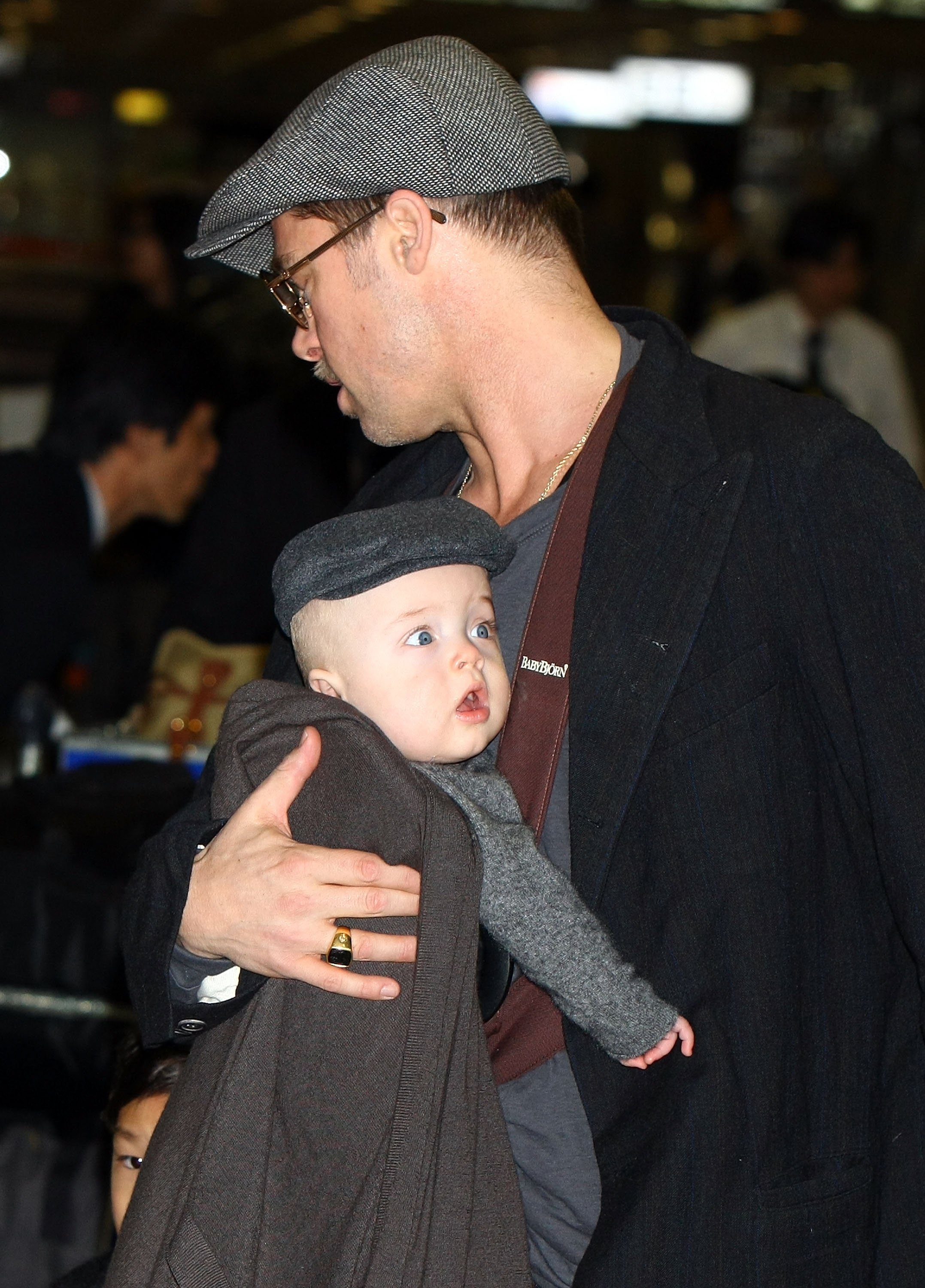 Actor Brad Pitt arrives at Narita International Airport with his child Knox Jolie-Pitt on January 27, 2009 in Narita, Chiba, Japan | Source: Getty Images