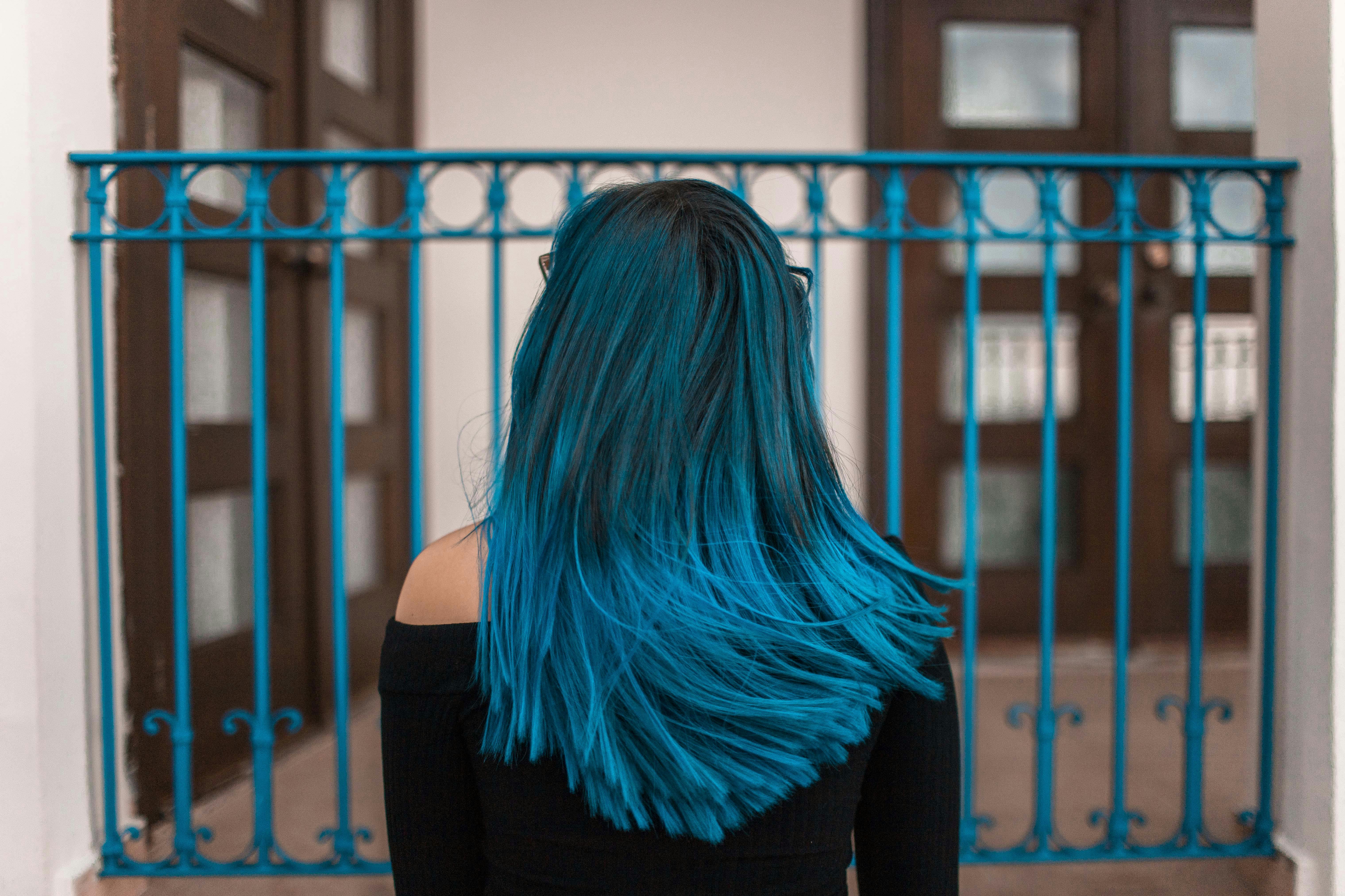 A woman sporting blue hair | Source: Pexels