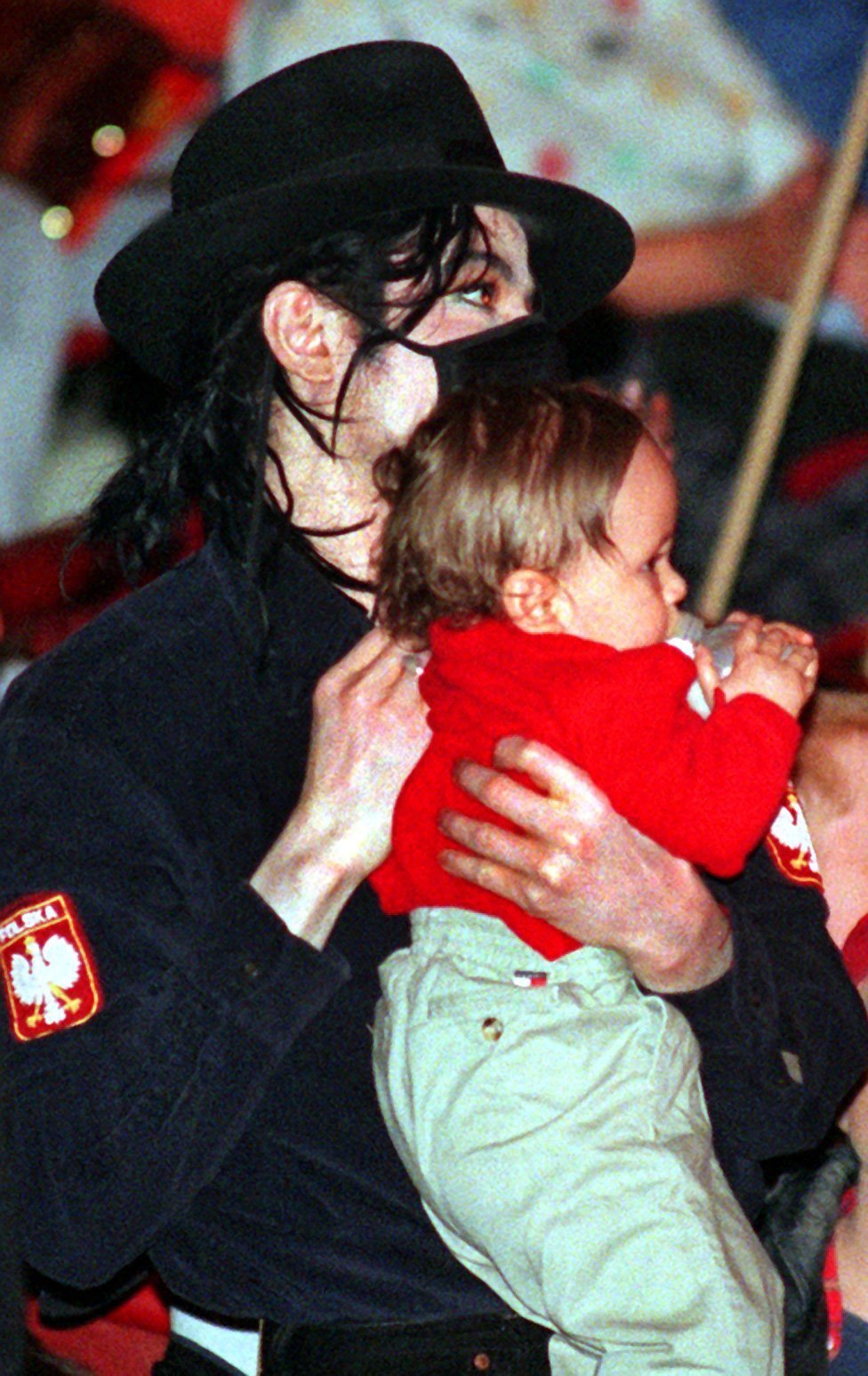 Michael and Prince Jackson pictured on March 28, 1998 | Source: Getty Images