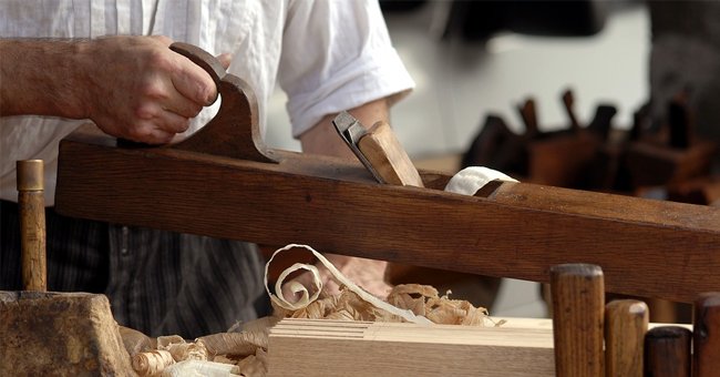 A photo of a carpenter. | Photo: Pixabay