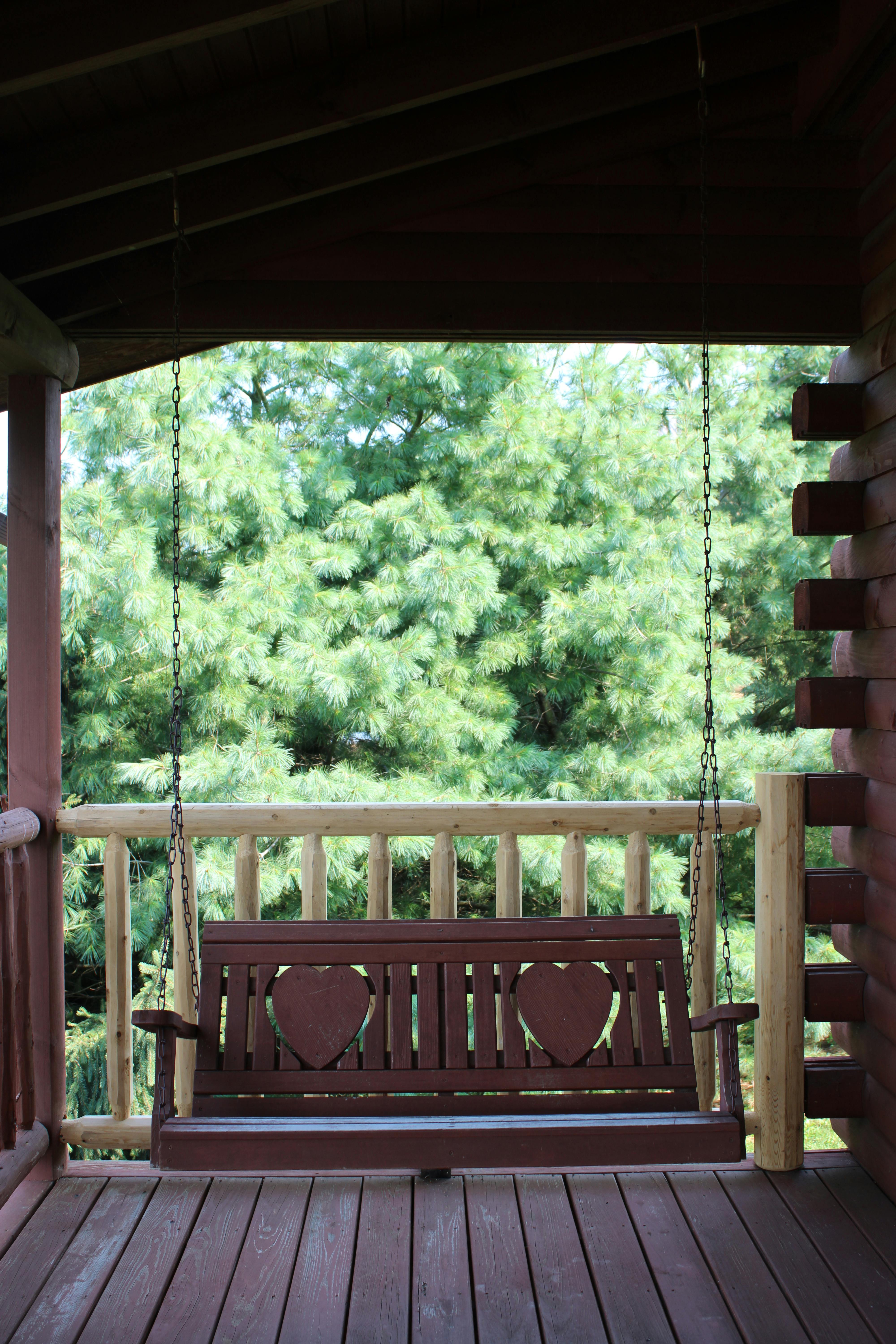 A swing on a porch | Source: Pexels