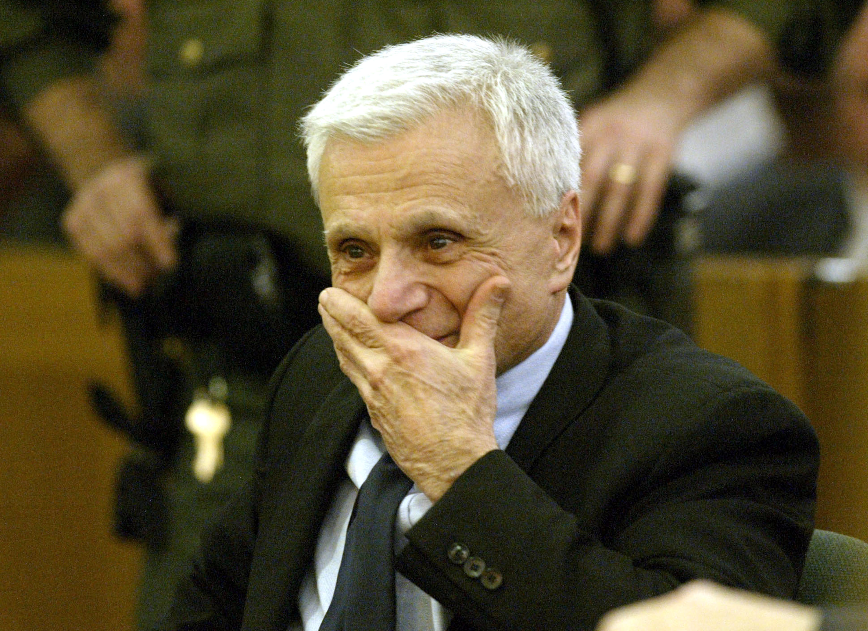 Robert Blake reacts after being acquitted of Bonny Lee Blakley's murder at the Van Nuys Courthouse March 16, 2005 in Van Nuys, California. | Source: Getty Images