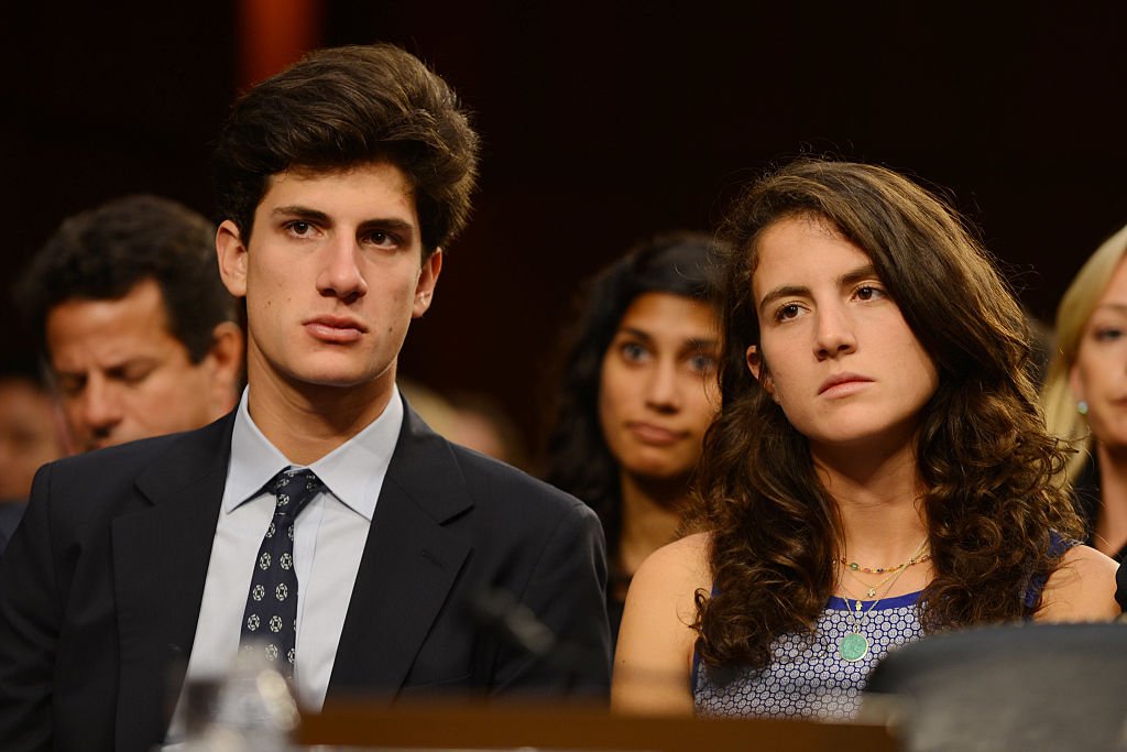 Tatiana and Jack listen to their mother at the U.S. Senate Foreign Relations Committee in Capitol Hill on September 19, 2013 | Source: Getty Images