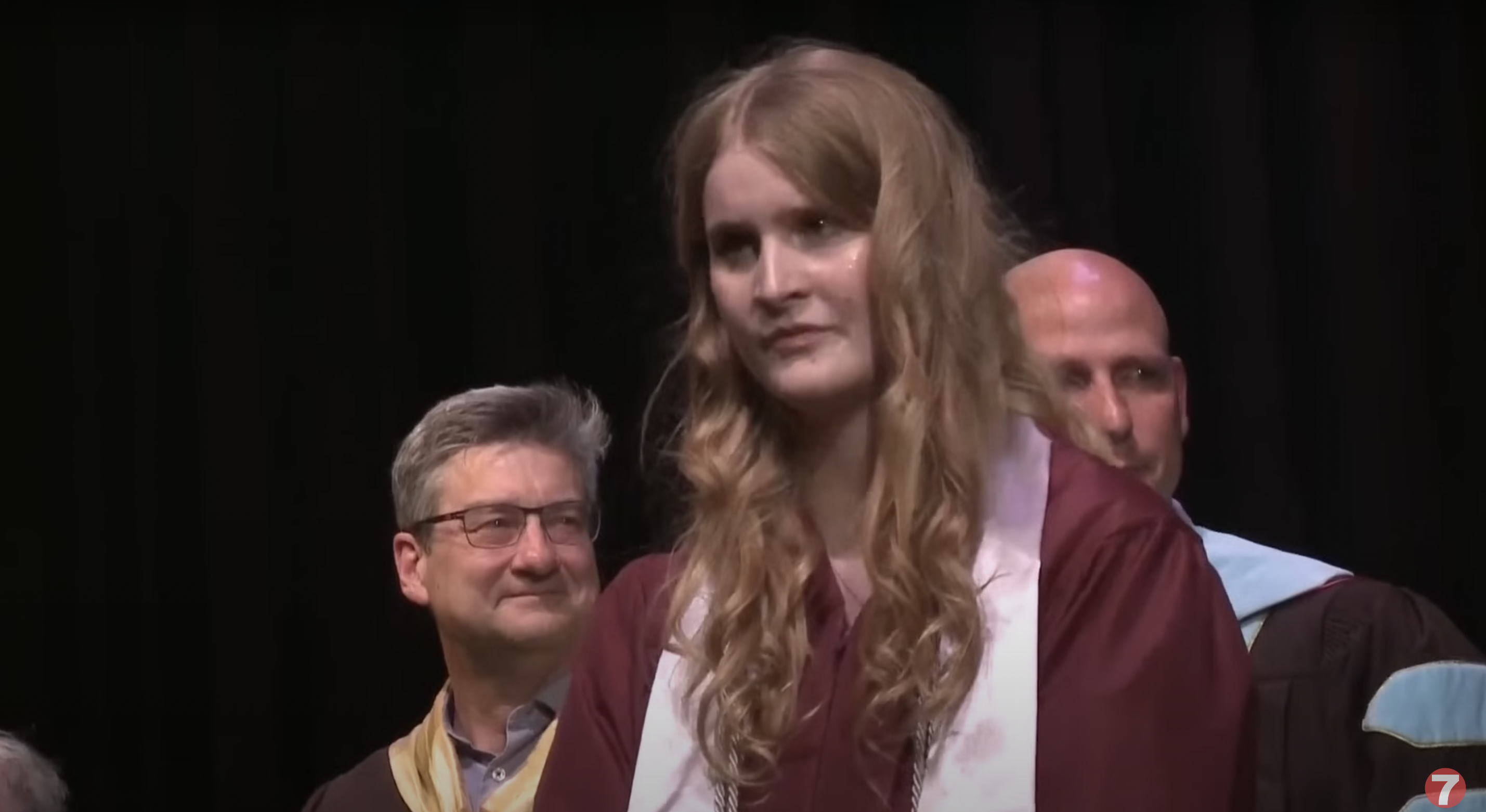 Annabelle Jenkins onstage during her high school graduation ceremony, as seen in a video posted May 29, 2024 | Source: YouTube/ktvb7