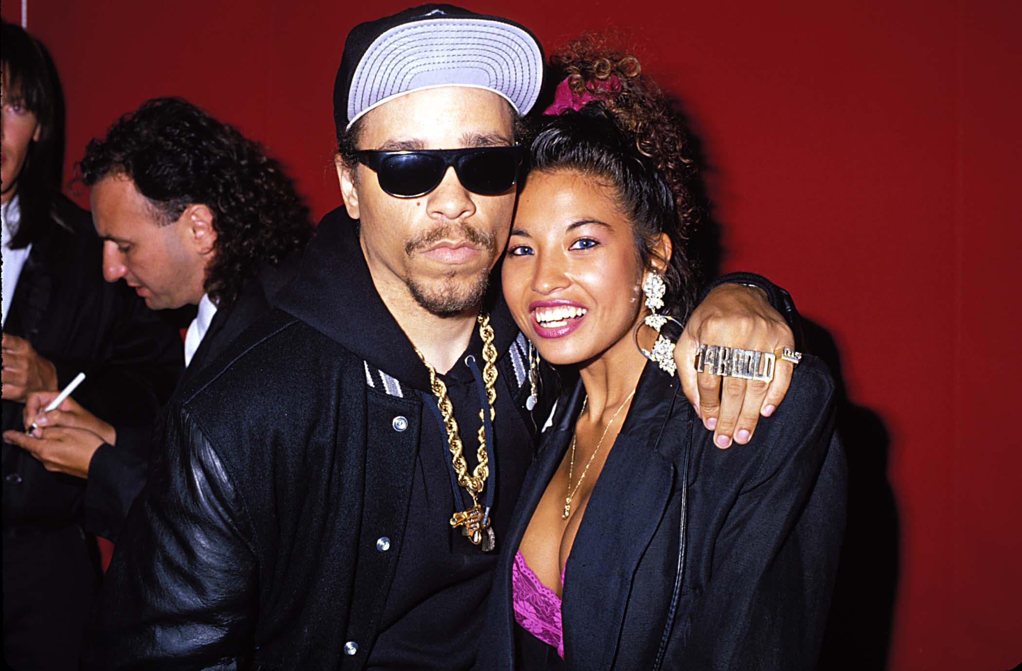 The rapper poses with Darlene Ortiz during the 1989 MTV Video Music Awards | Source: Getty Images