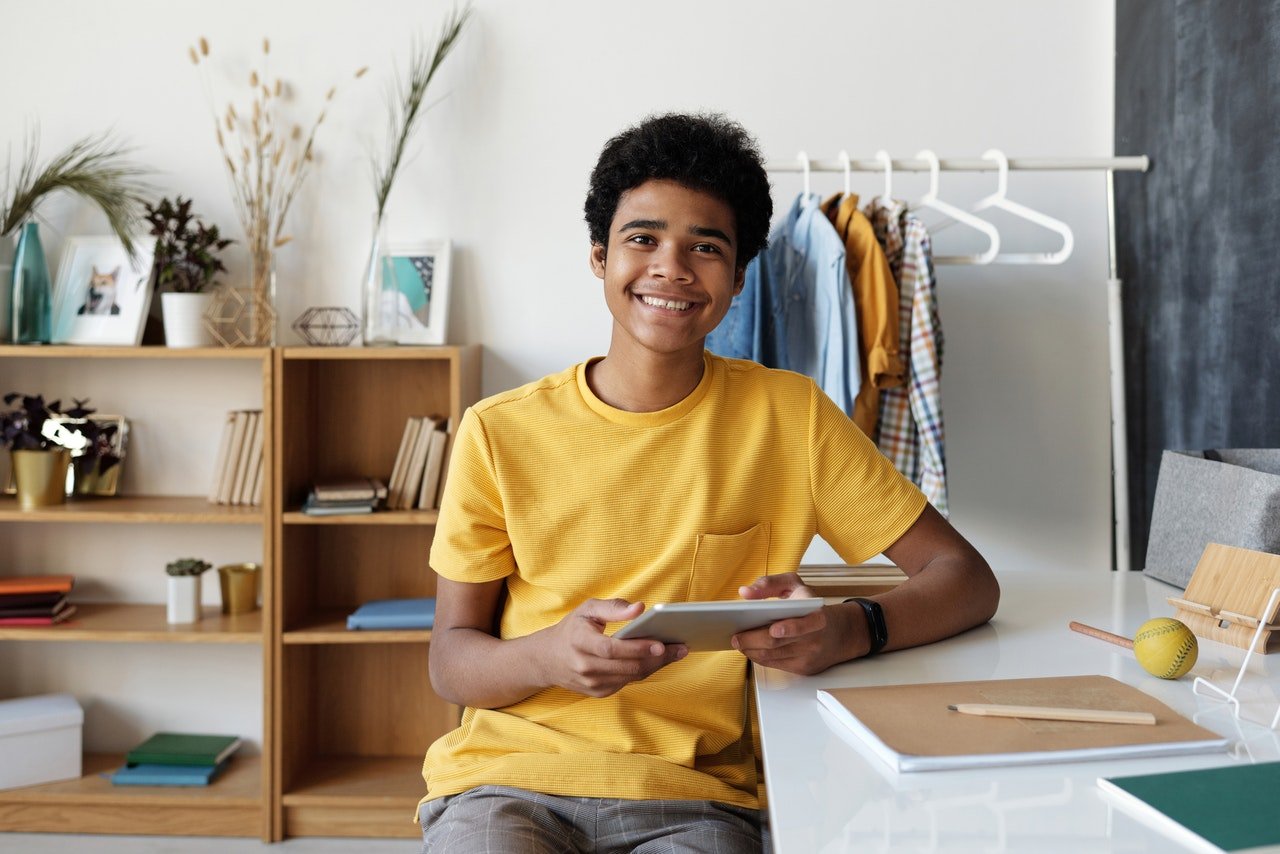 Photo of a young boy smiling | Photo: Pexels