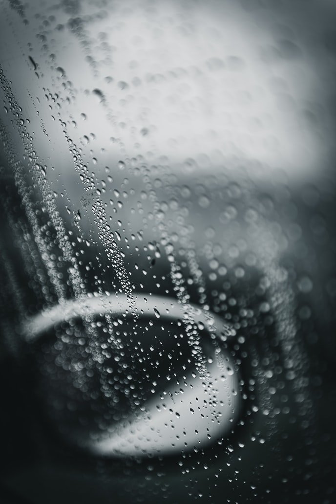 Tara drove through the rain to find the woman's husband | Source: Unsplash