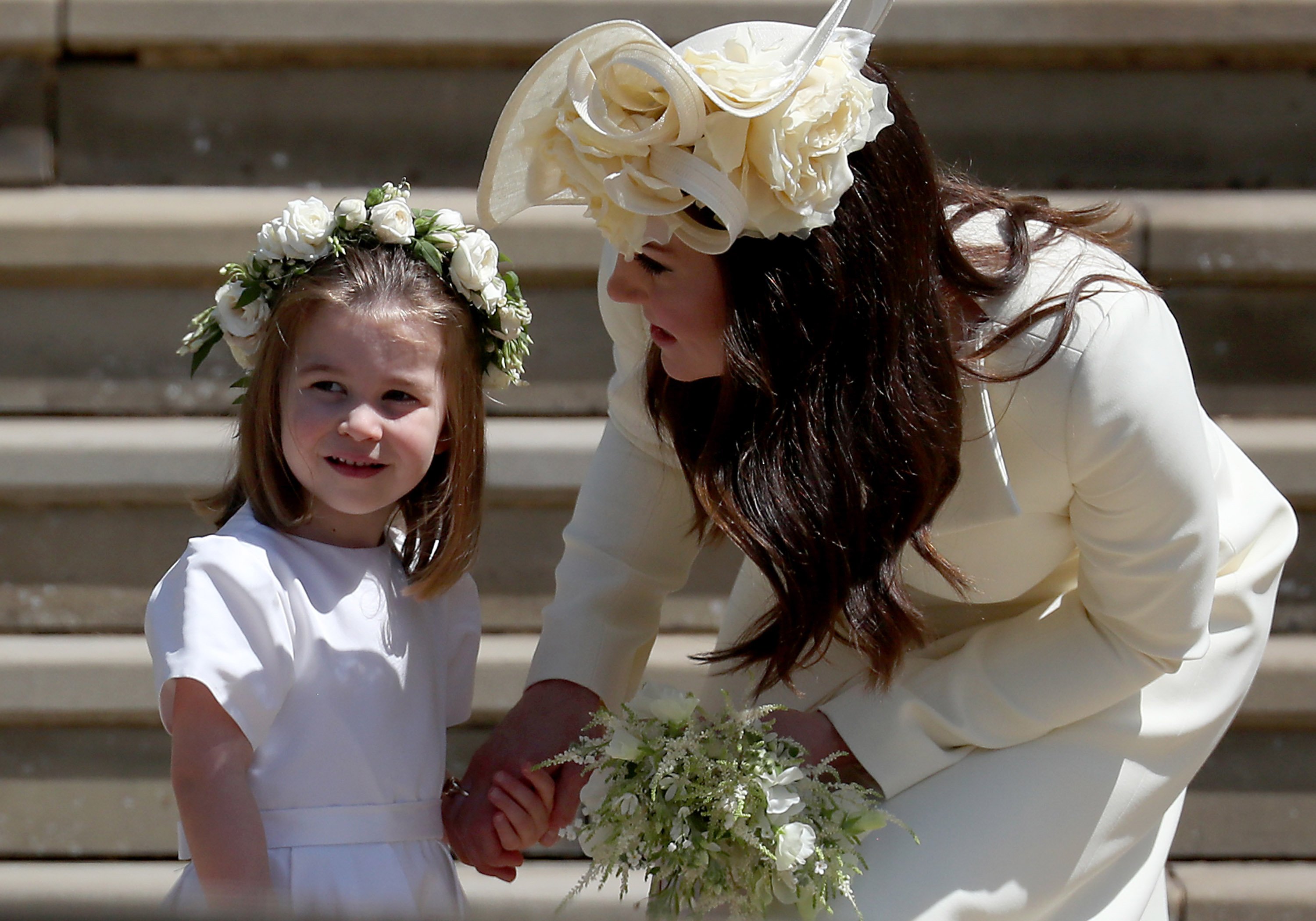 La princesa Charlotte y su madre, en la Capilla de San Jorge el 19 de mayo de 2018 en Windsor. Inglaterra. | Foto: Getty Images