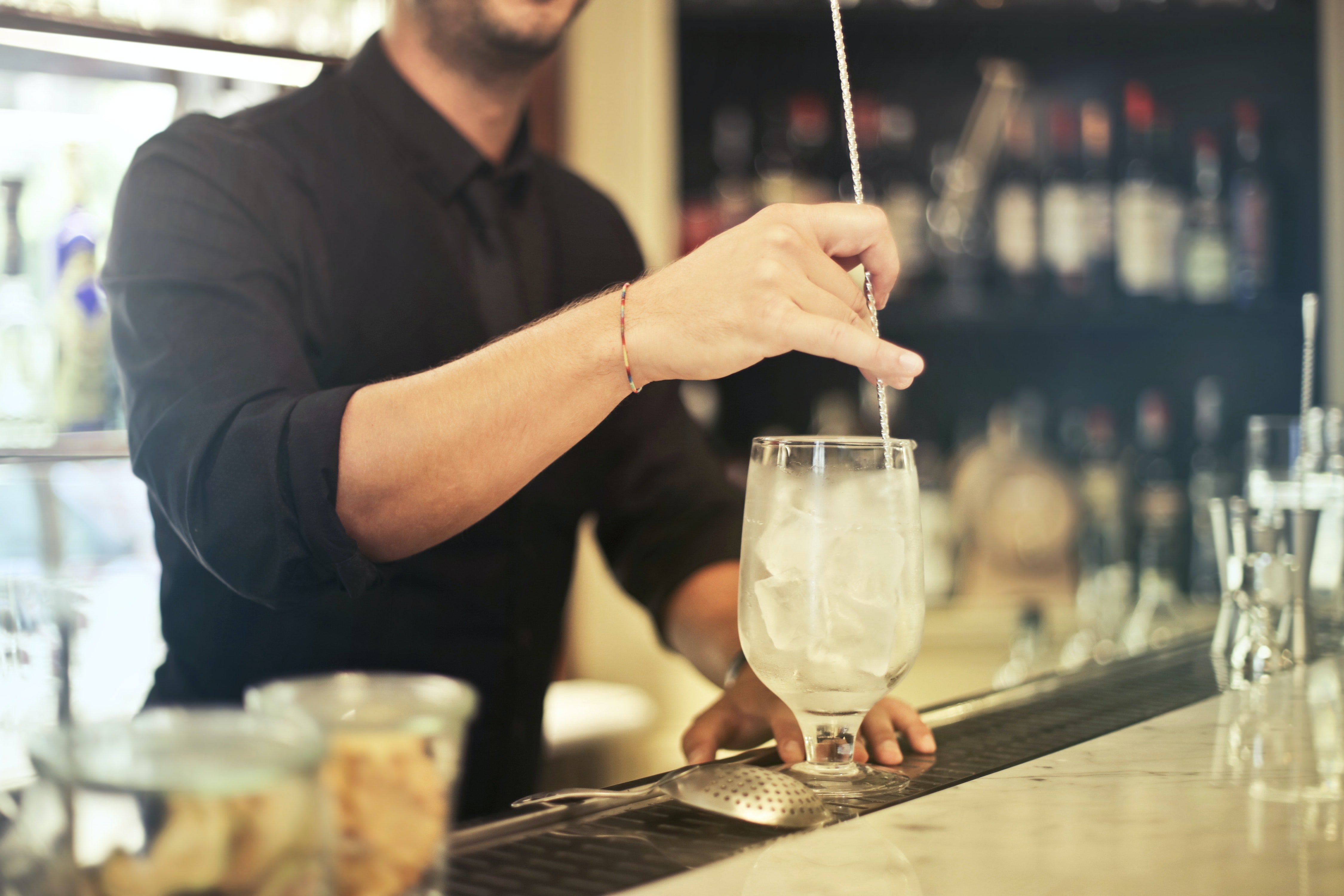 A bartender whipping up a drink. | Photo: Pexels/Andrea Piacquadio 