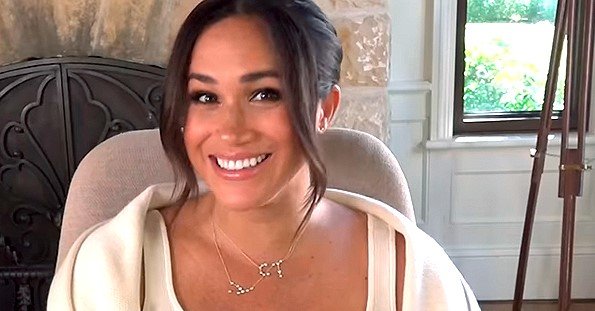 Meghan Markle doning a $ 3,385 necklace during a video call with Melissa McCarthy | Source: Archwell.com