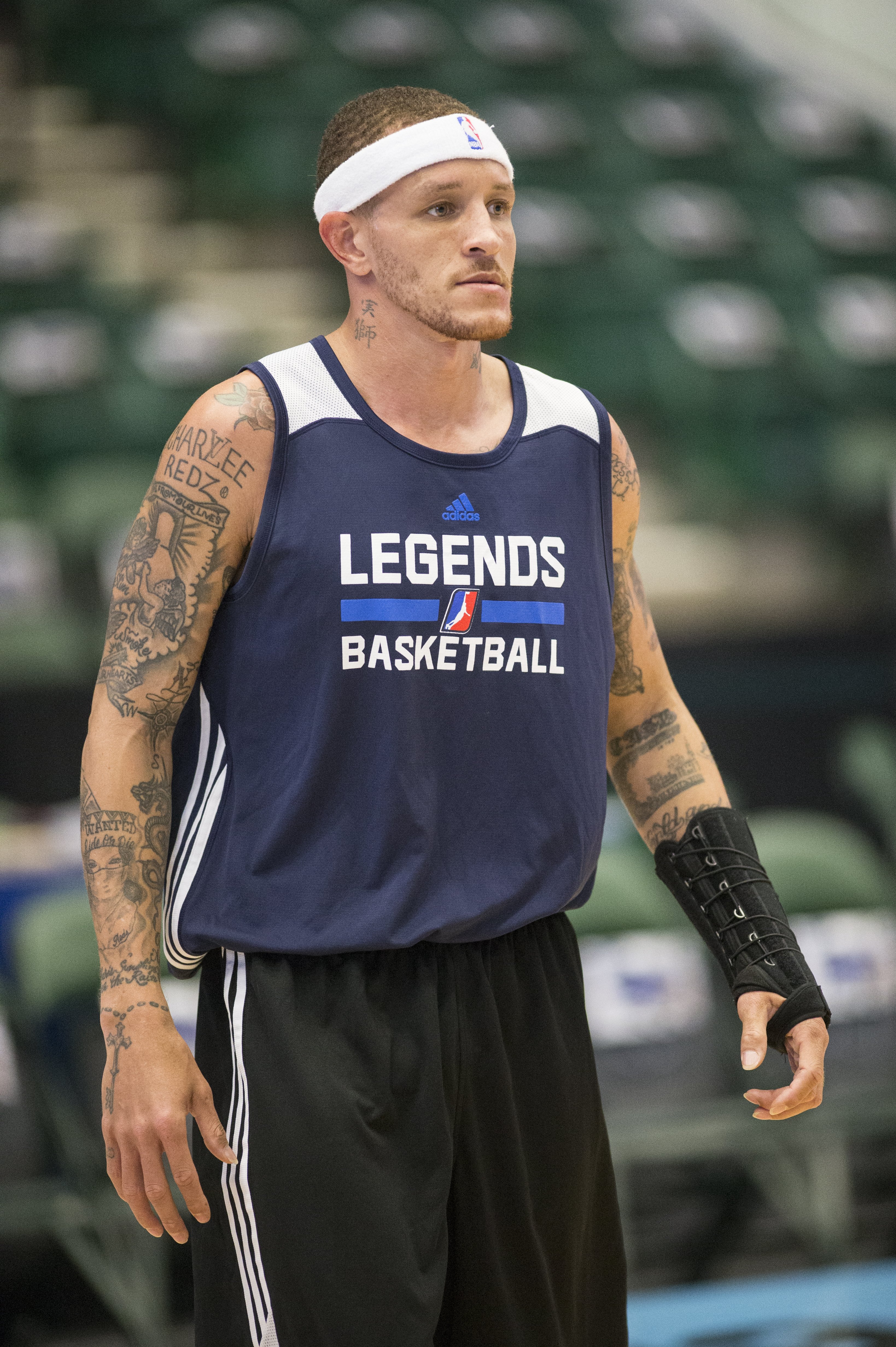 Delonte West on the court during a solo pre-game workout at the Dr. Pepper Arena on April 1, 2015, in Frisco, Texas | Photo: Michael Mulvey for The Washington Post/Getty Images