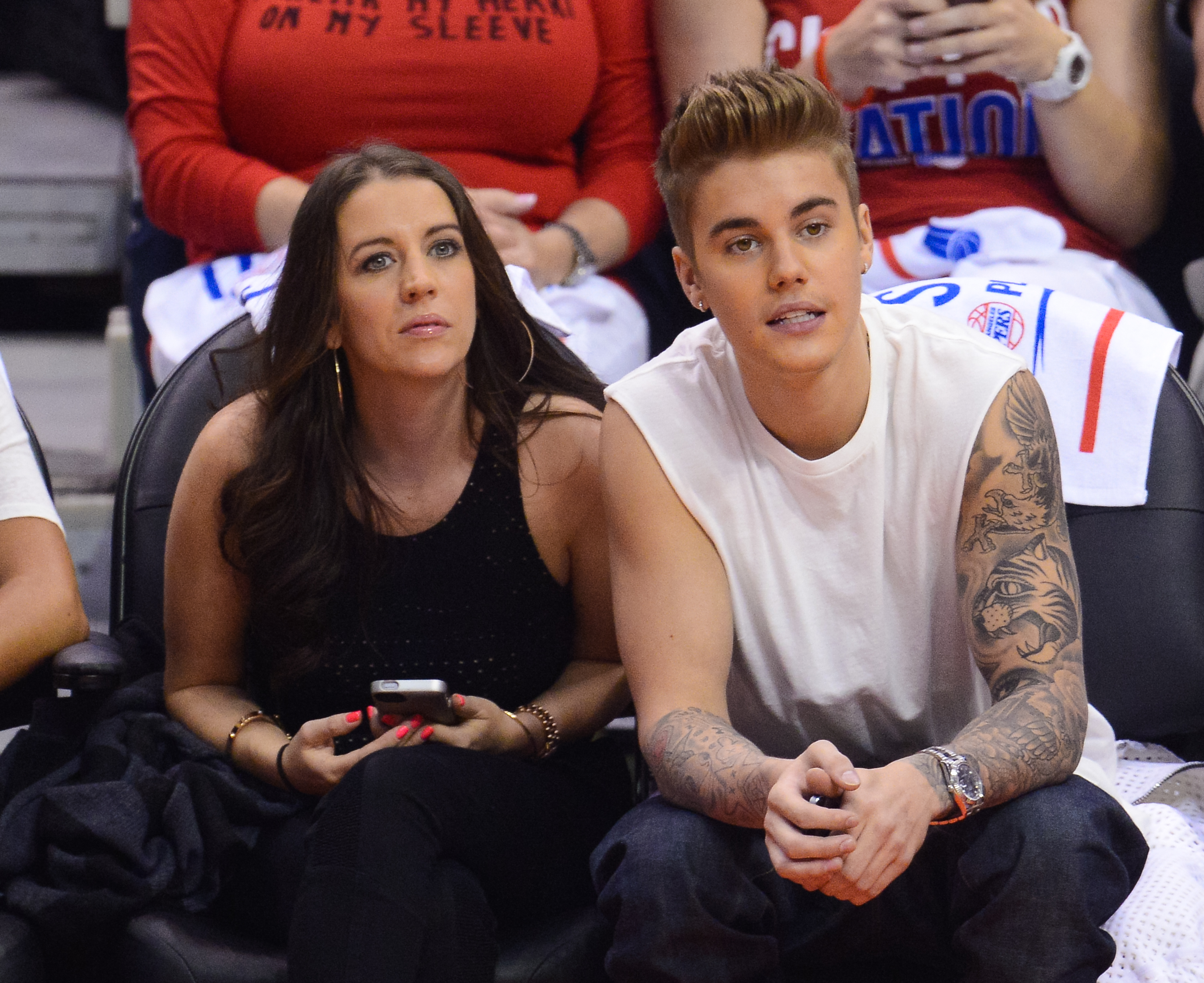 Justin Bieber and Pattie Mallette attend an NBA playoff game between the Oklahoma City Thunder and the Los Angeles Clippers in Los Angeles, California, on May 11, 2014. | Source: Getty Images