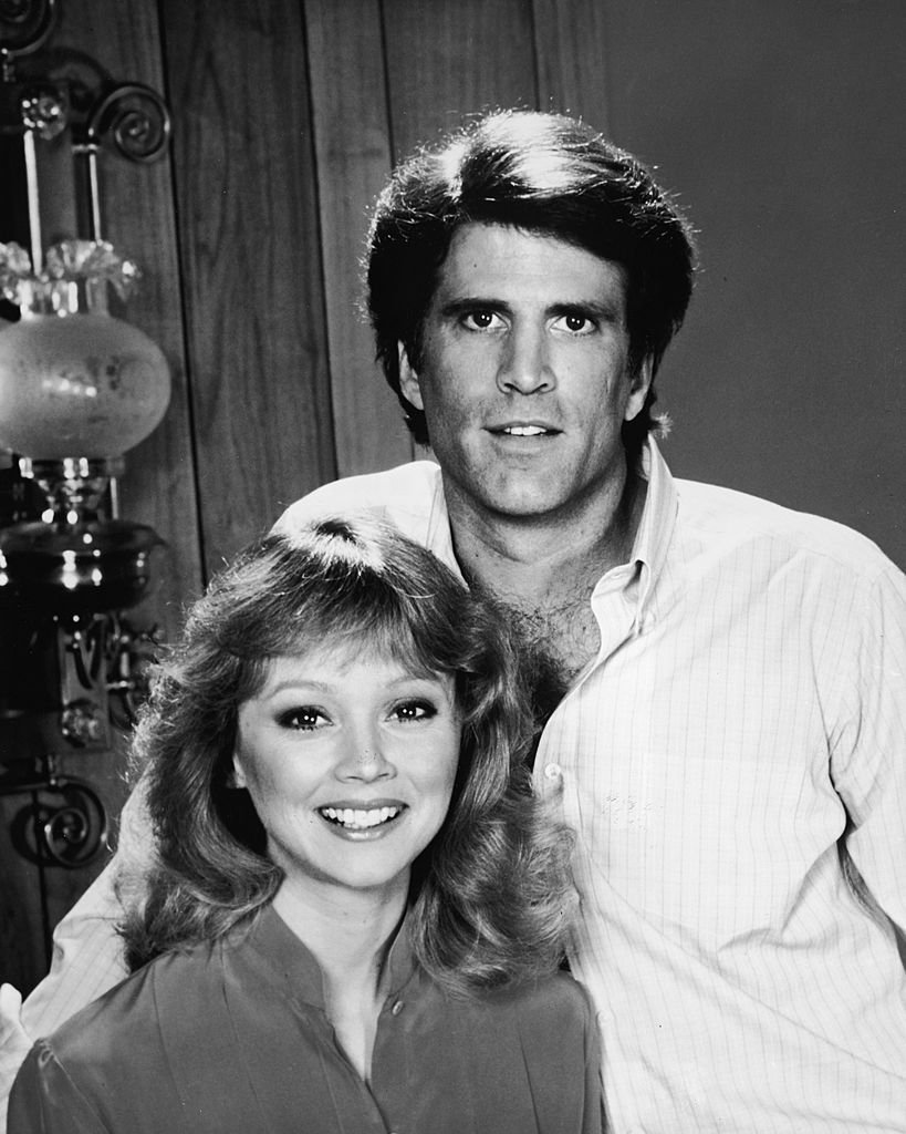 Promotional portrait of American actors Ted Danson and Shelley Long from the TV series, 'Cheers,' 1982 | Photo: GettyImages