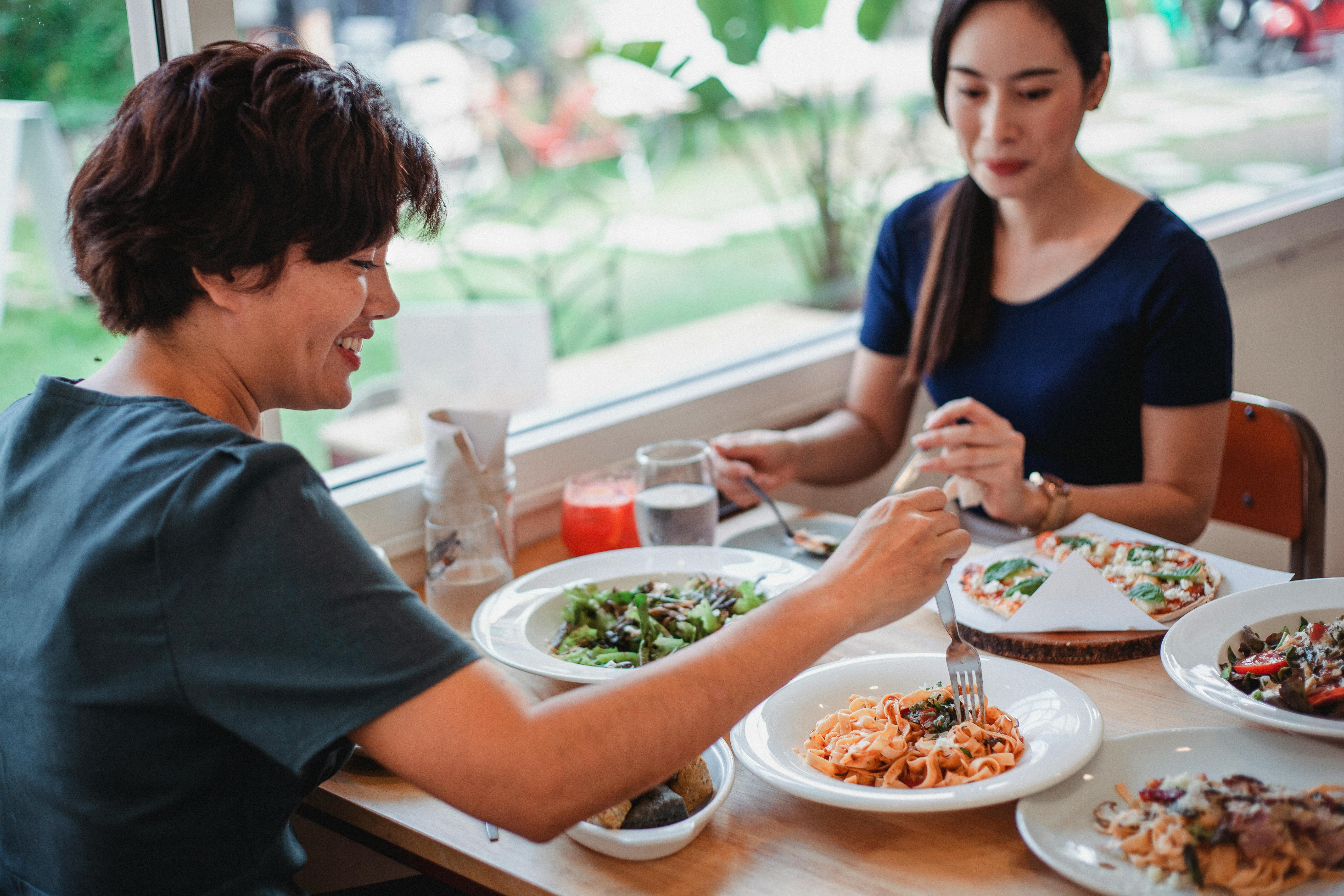 Women dining | Source: Pexels