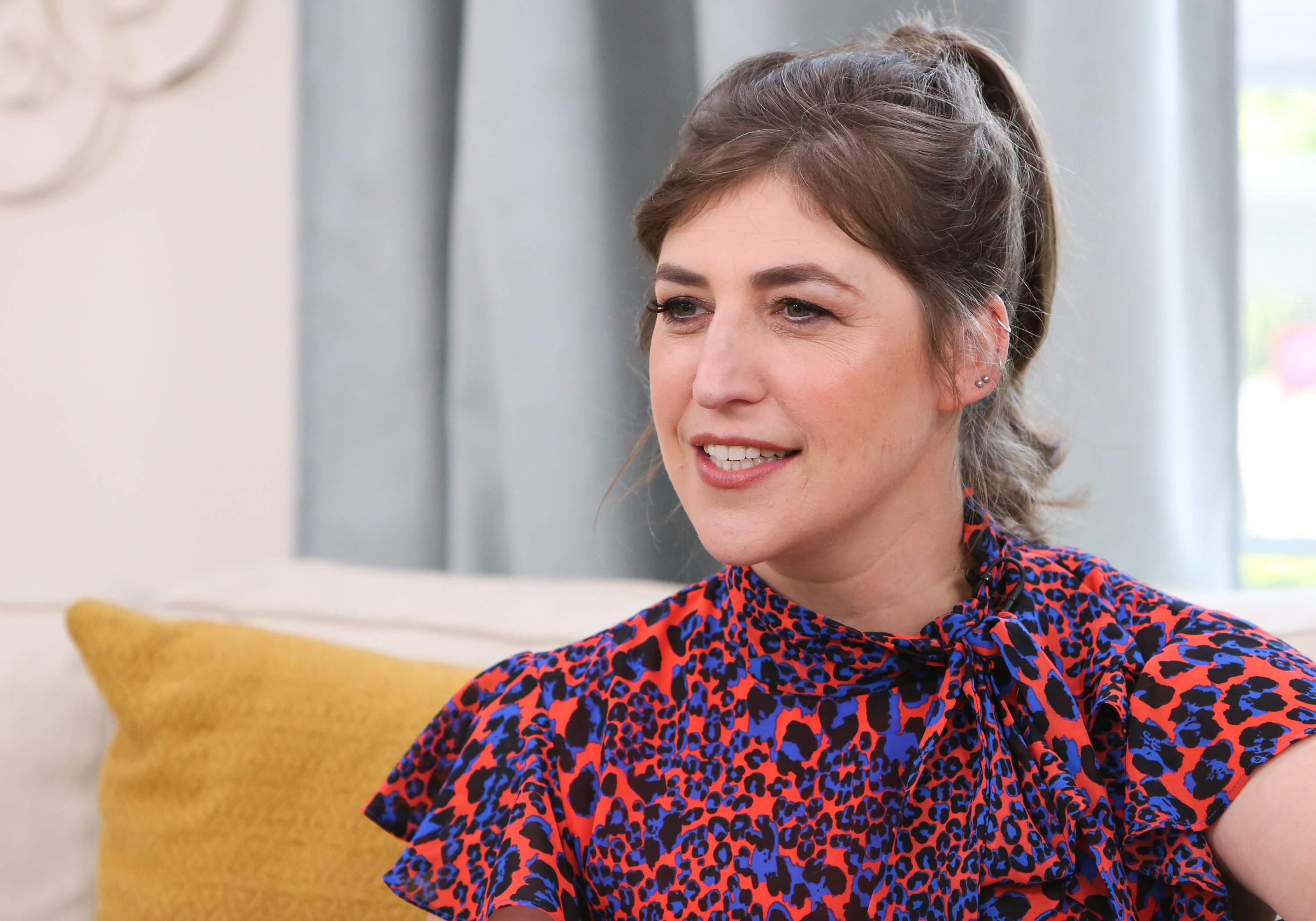 Mayim Kialik at Universal City, California in 2018. | Source: Getty Images