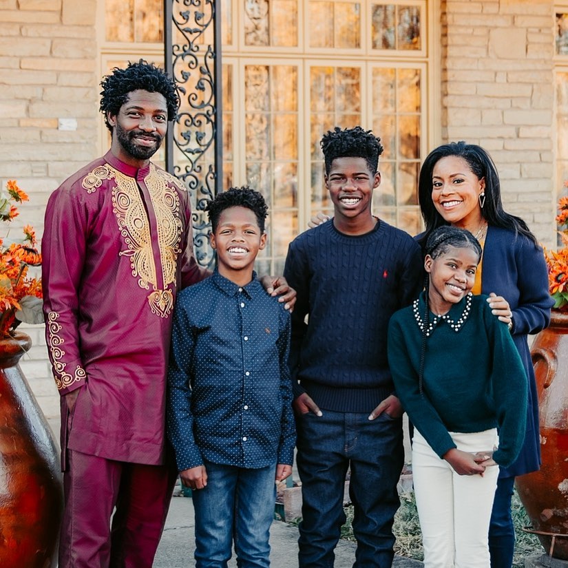 Sheinelle Jones's beautiful family, from a post dated December 25, 2022. | Source: Instagram/sheinelle_o